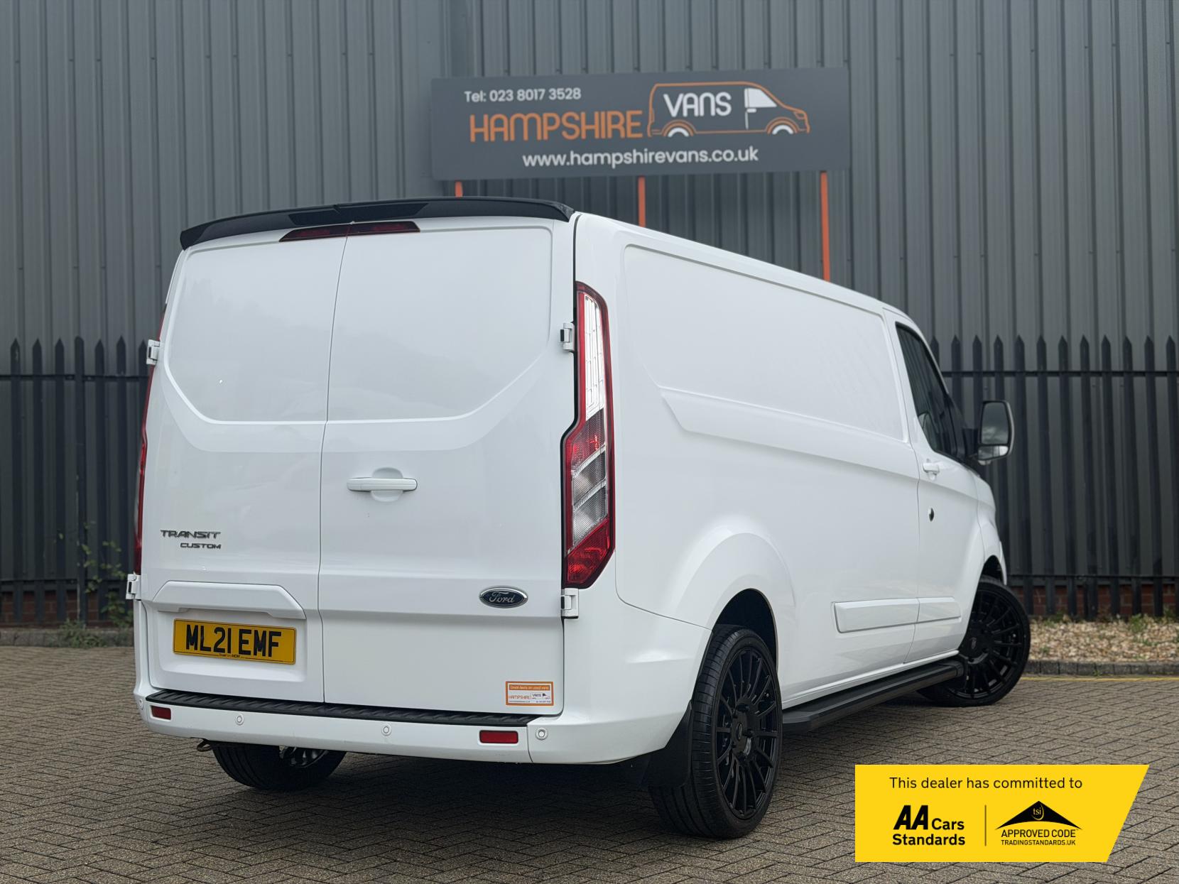 2021 Ford Transit Custom 2.0 300 EcoBlue Limited Panel Van 5dr Diesel Manual L2 H1 Euro 6 (s/s) (130 ps) - Thumbnail 3