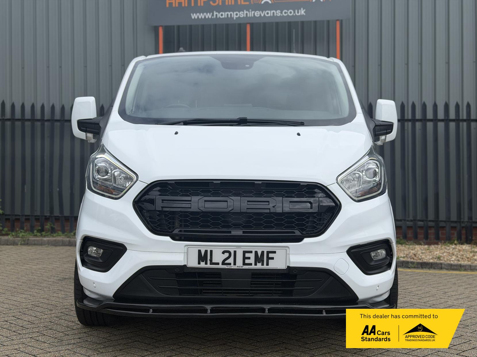 2021 Ford Transit Custom 2.0 300 EcoBlue Limited Panel Van 5dr Diesel Manual L2 H1 Euro 6 (s/s) (130 ps) - Thumbnail 8