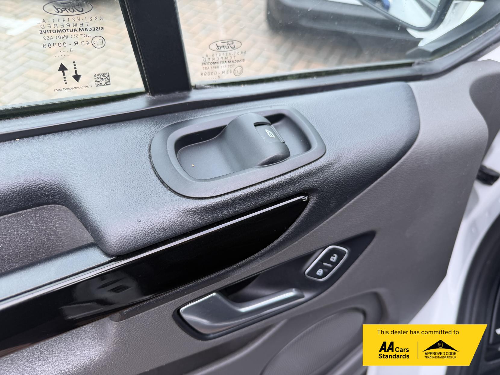 2021 Ford Transit Custom 2.0 300 EcoBlue Limited Panel Van 5dr Diesel Manual L2 H1 Euro 6 (s/s) (130 ps) - Thumbnail 23