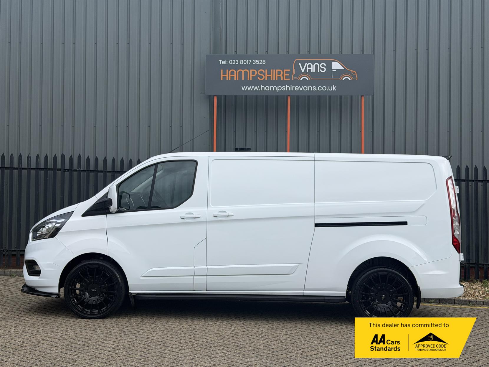 2021 Ford Transit Custom 2.0 300 EcoBlue Limited Panel Van 5dr Diesel Manual L2 H1 Euro 6 (s/s) (130 ps) - Thumbnail 6