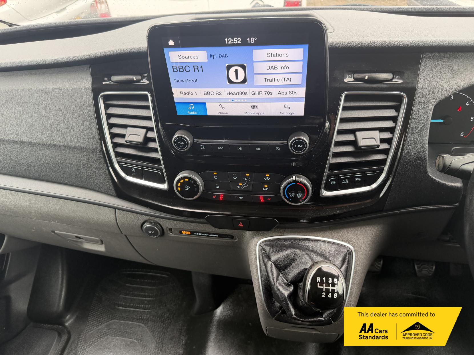 2021 Ford Transit Custom 2.0 300 EcoBlue Limited Panel Van 5dr Diesel Manual L2 H1 Euro 6 (s/s) (130 ps) - Thumbnail 28