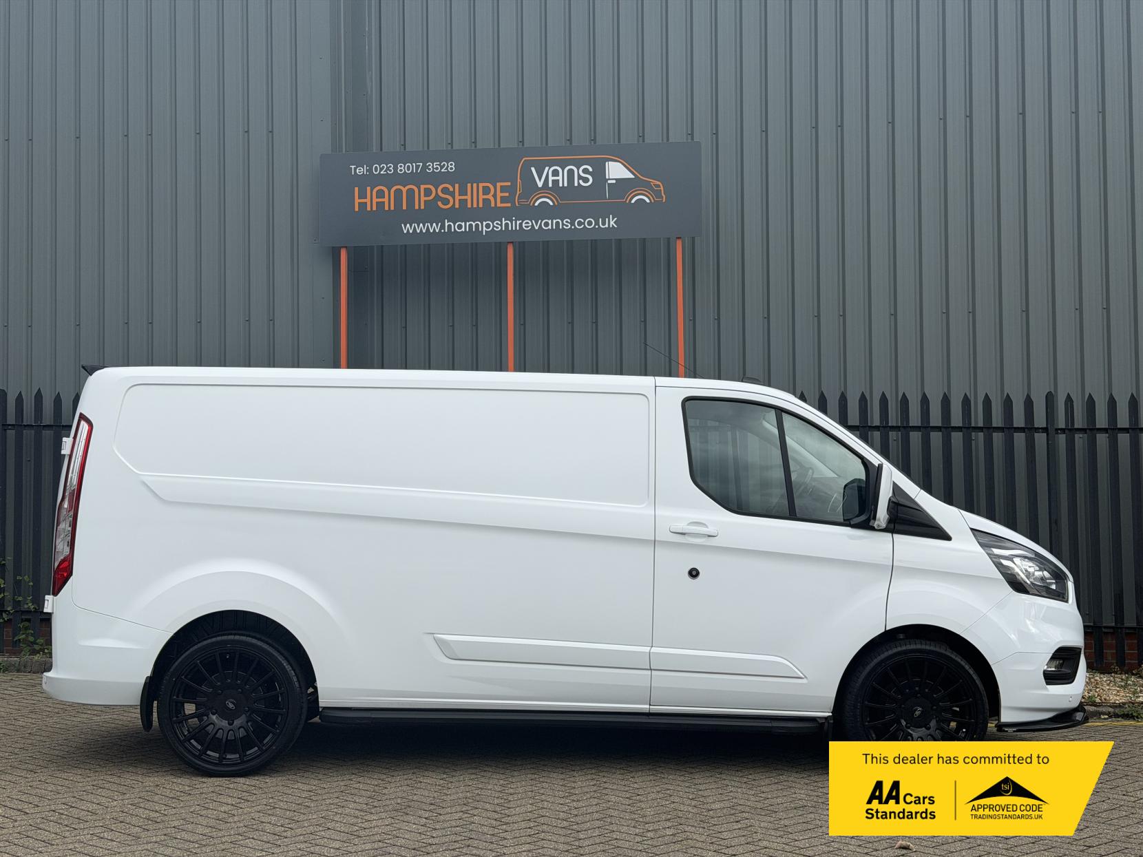 2021 Ford Transit Custom 2.0 300 EcoBlue Limited Panel Van 5dr Diesel Manual L2 H1 Euro 6 (s/s) (130 ps) - Thumbnail 5
