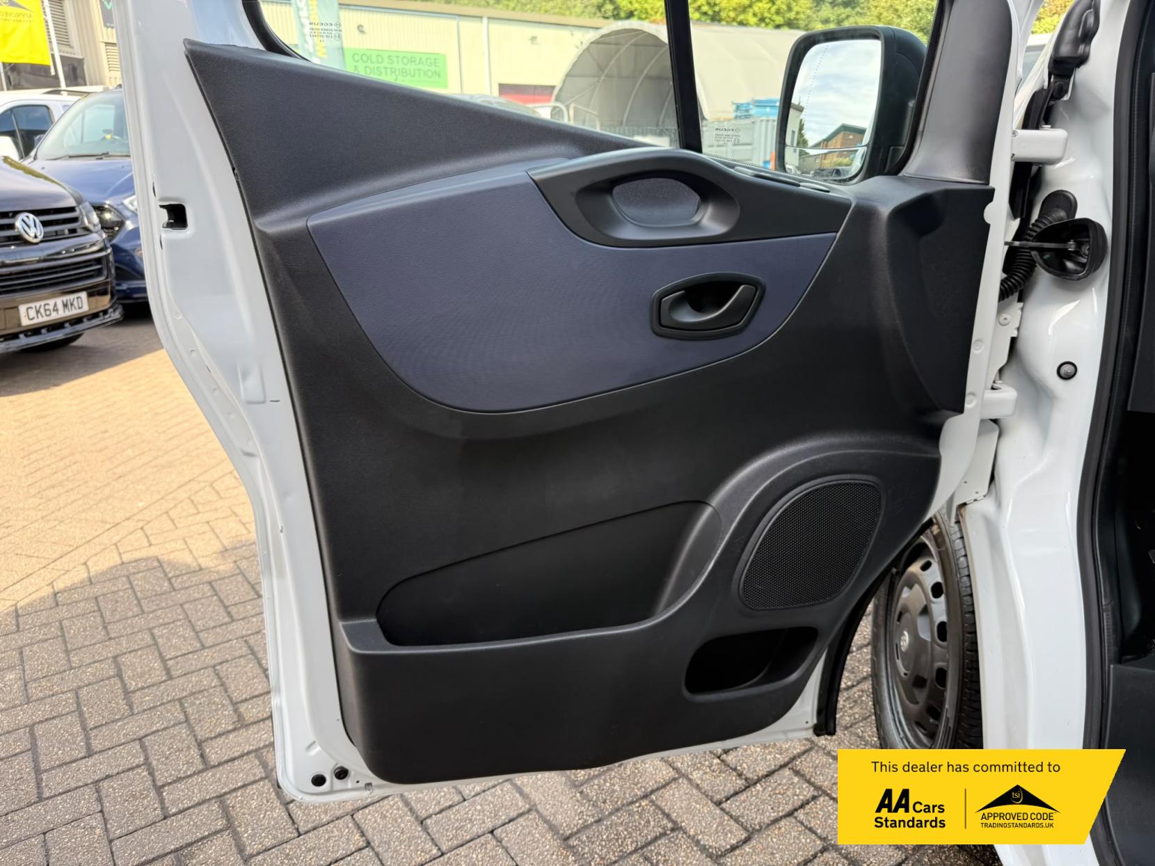 2016 Vauxhall Vivaro 1.6 CDTi 2900 ecoFLEX Panel Van 5dr Diesel Manual L1 H1 Euro 5 (s/s) (90 ps) - Thumbnail 21
