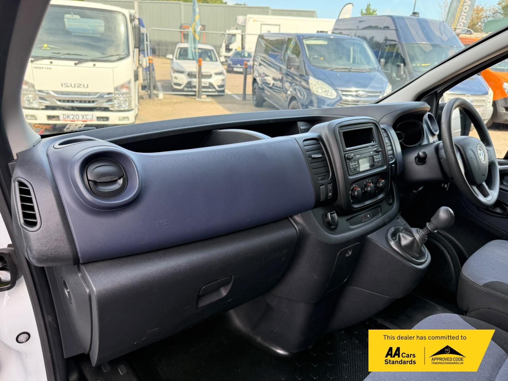 2016 Vauxhall Vivaro 1.6 CDTi 2900 ecoFLEX Panel Van 5dr Diesel Manual L1 H1 Euro 5 (s/s) (90 ps) - Thumbnail 24