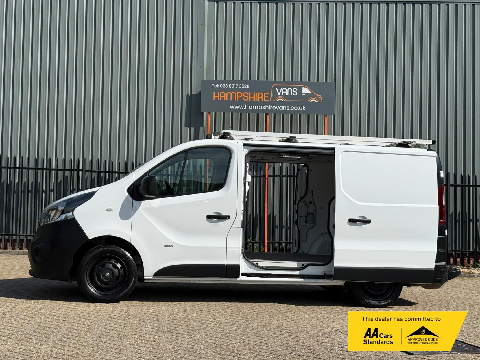 2016 Vauxhall Vivaro 1.6 CDTi 2900 ecoFLEX Panel Van 5dr Diesel Manual L1 H1 Euro 5 (s/s) (90 ps) - Thumbnail 6