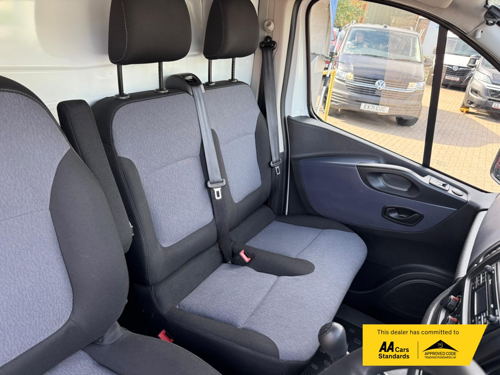 2016 Vauxhall Vivaro 1.6 CDTi 2900 ecoFLEX Panel Van 5dr Diesel Manual L1 H1 Euro 5 (s/s) (90 ps) - Thumbnail 19