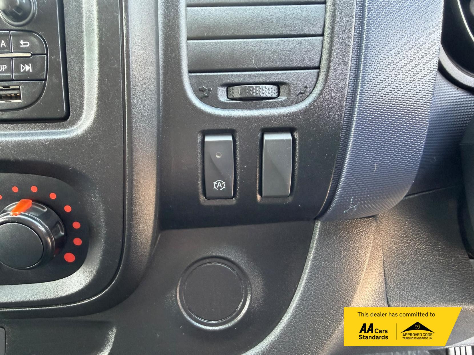 2016 Vauxhall Vivaro 1.6 CDTi 2900 ecoFLEX Panel Van 5dr Diesel Manual L1 H1 Euro 5 (s/s) (90 ps) - Thumbnail 34
