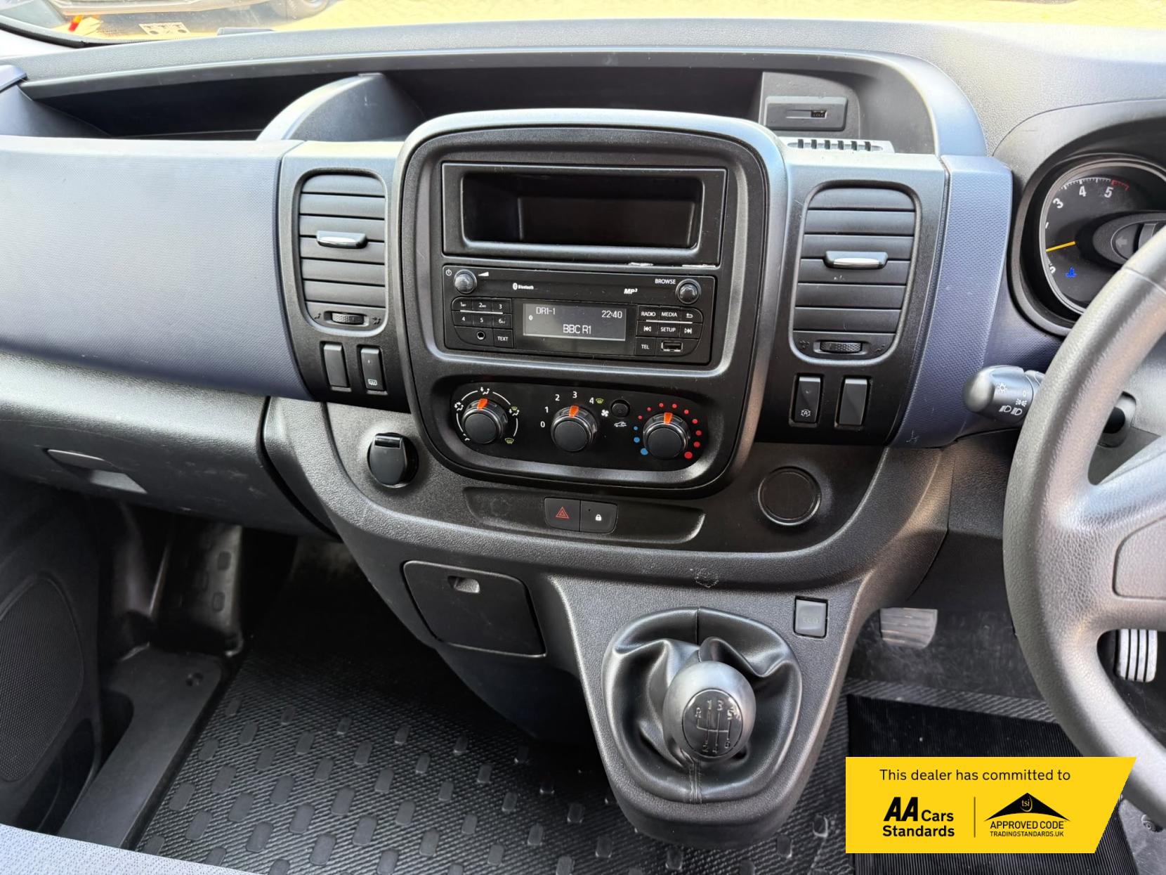 2016 Vauxhall Vivaro 1.6 CDTi 2900 ecoFLEX Panel Van 5dr Diesel Manual L1 H1 Euro 5 (s/s) (90 ps) - Thumbnail 27