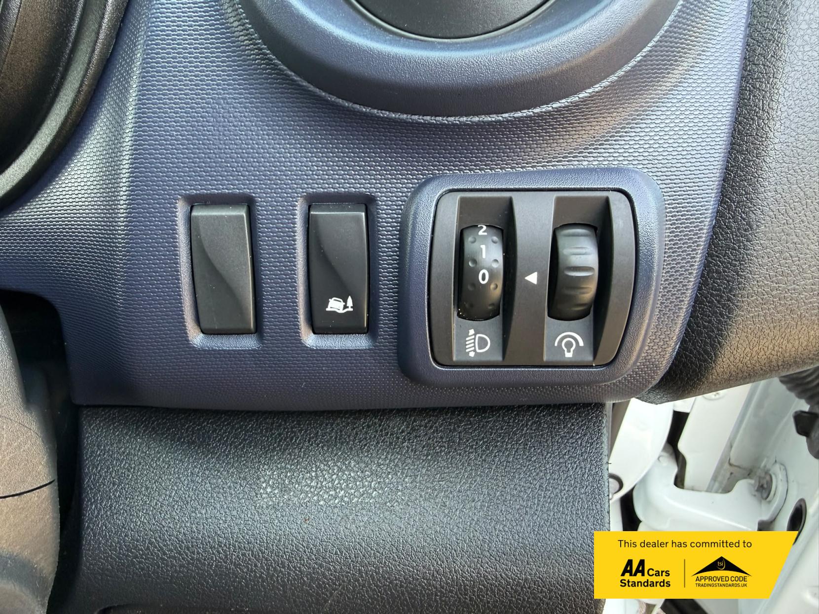 2016 Vauxhall Vivaro 1.6 CDTi 2900 ecoFLEX Panel Van 5dr Diesel Manual L1 H1 Euro 5 (s/s) (90 ps) - Thumbnail 38