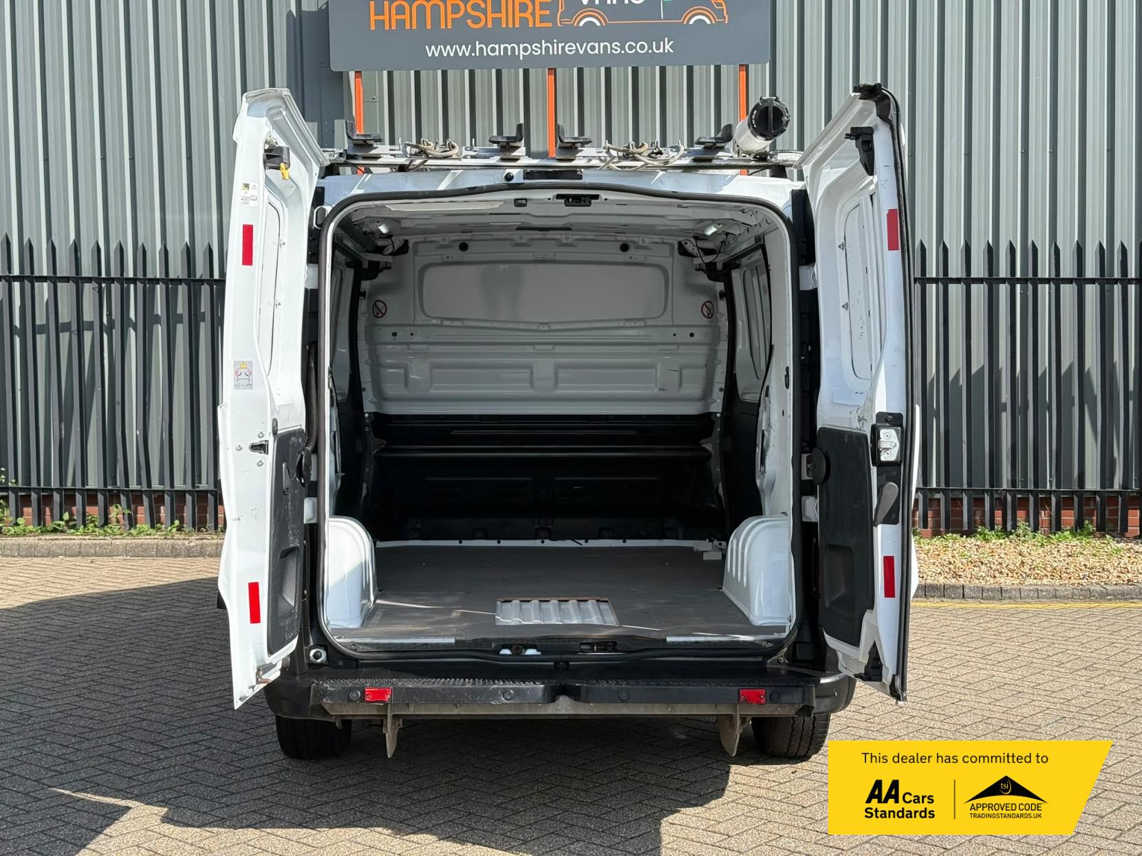 2016 Vauxhall Vivaro 1.6 CDTi 2900 ecoFLEX Panel Van 5dr Diesel Manual L1 H1 Euro 5 (s/s) (90 ps) - Thumbnail 10