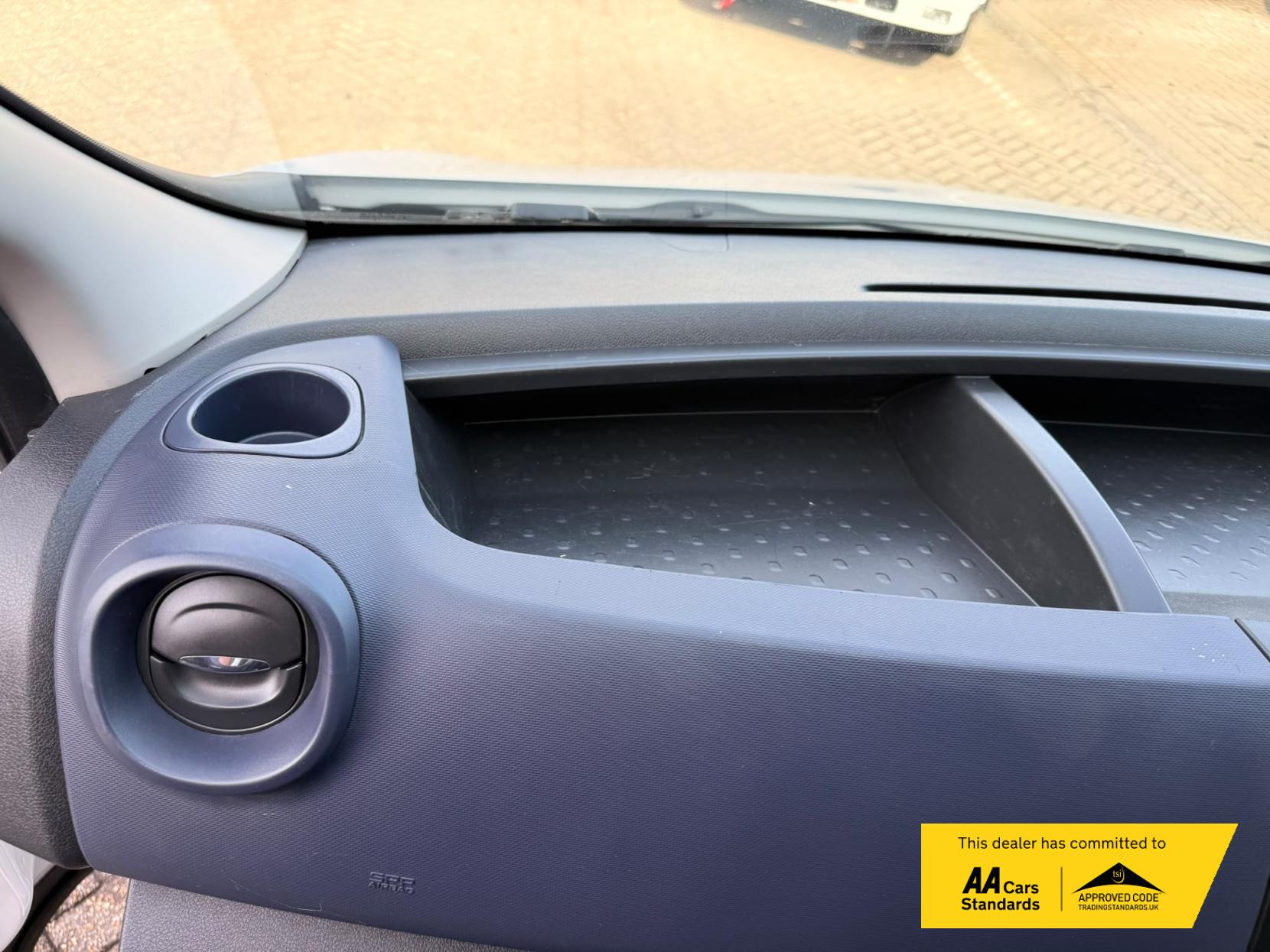 2016 Vauxhall Vivaro 1.6 CDTi 2900 ecoFLEX Panel Van 5dr Diesel Manual L1 H1 Euro 5 (s/s) (90 ps) - Thumbnail 25
