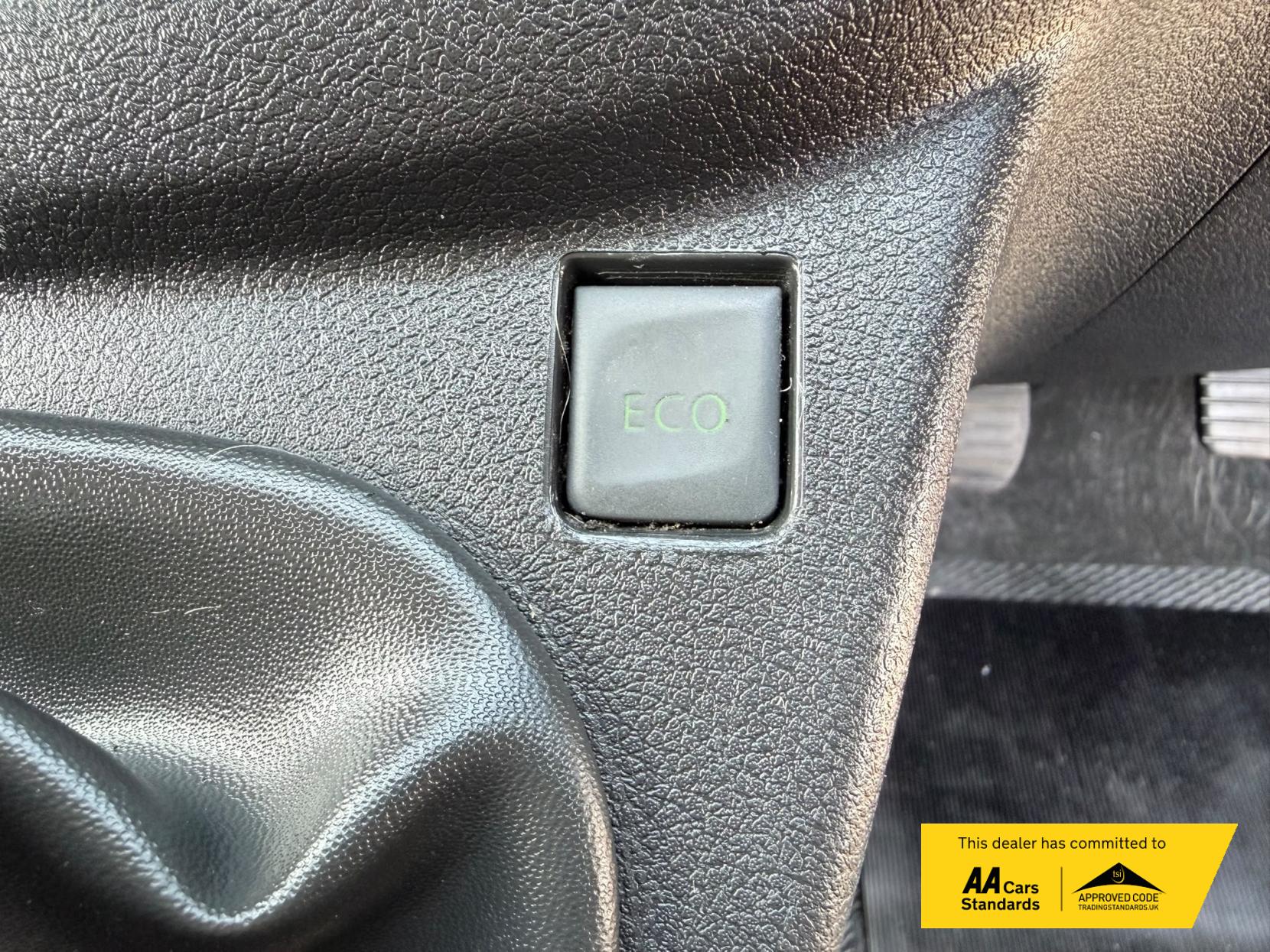 2016 Vauxhall Vivaro 1.6 CDTi 2900 ecoFLEX Panel Van 5dr Diesel Manual L1 H1 Euro 5 (s/s) (90 ps) - Thumbnail 35