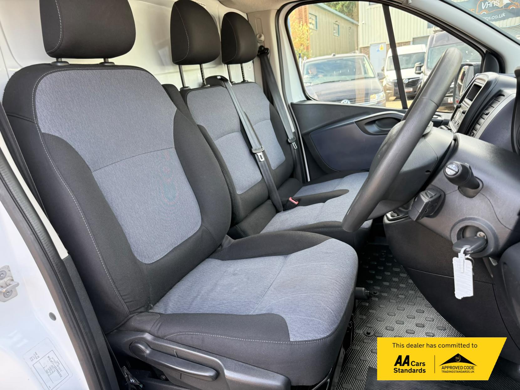 2016 Vauxhall Vivaro 1.6 CDTi 2900 ecoFLEX Panel Van 5dr Diesel Manual L1 H1 Euro 5 (s/s) (90 ps) - Thumbnail 18