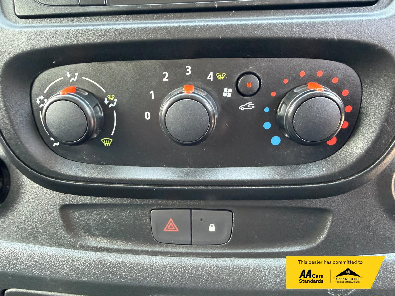 2016 Vauxhall Vivaro 1.6 CDTi 2900 ecoFLEX Panel Van 5dr Diesel Manual L1 H1 Euro 5 (s/s) (90 ps) - Thumbnail 30