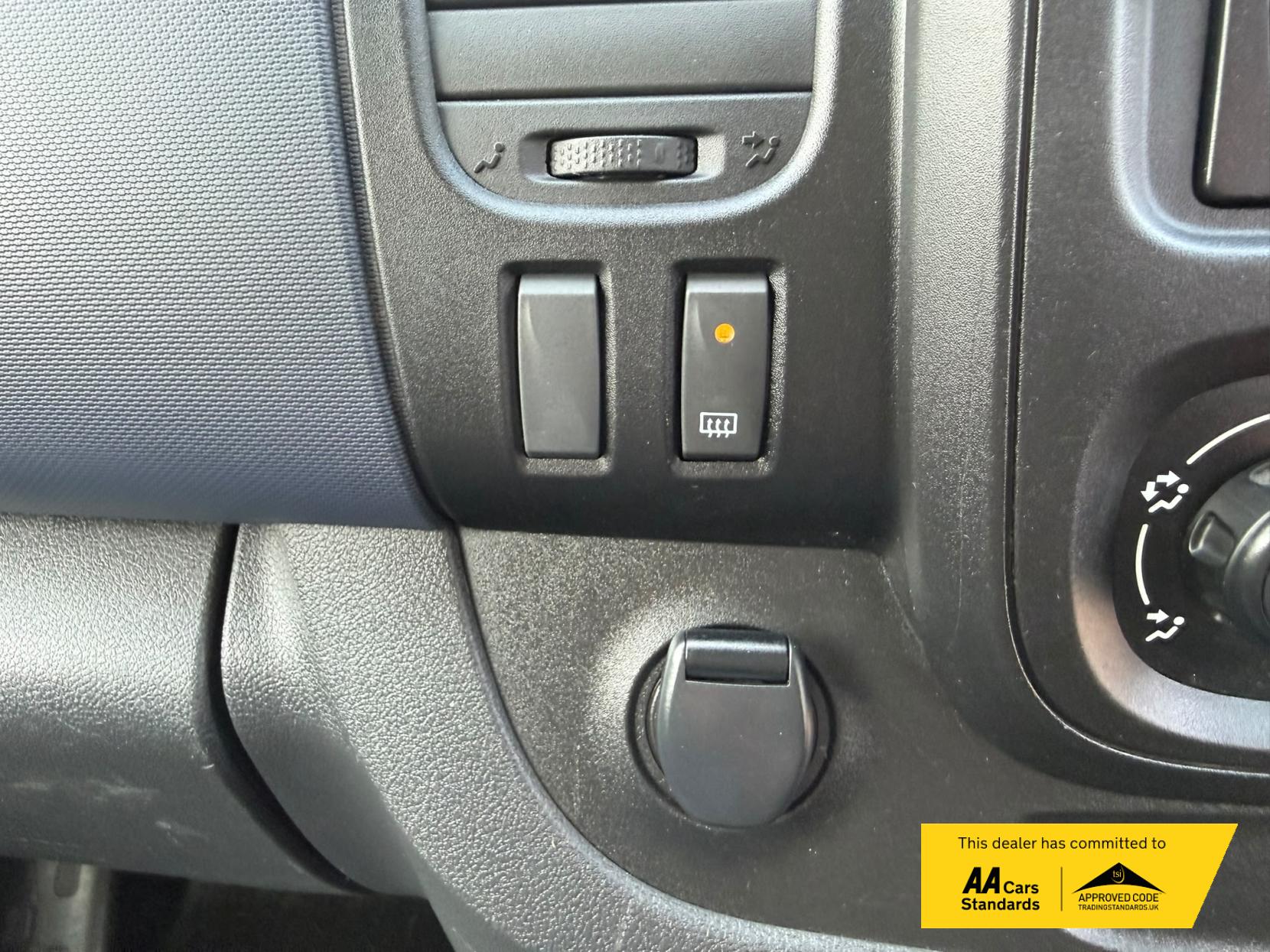 2016 Vauxhall Vivaro 1.6 CDTi 2900 ecoFLEX Panel Van 5dr Diesel Manual L1 H1 Euro 5 (s/s) (90 ps) - Thumbnail 33