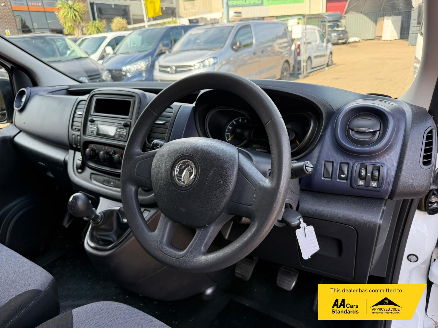 2016 Vauxhall Vivaro 1.6 CDTi 2900 ecoFLEX Panel Van 5dr Diesel Manual L1 H1 Euro 5 (s/s) (90 ps) - Thumbnail 44