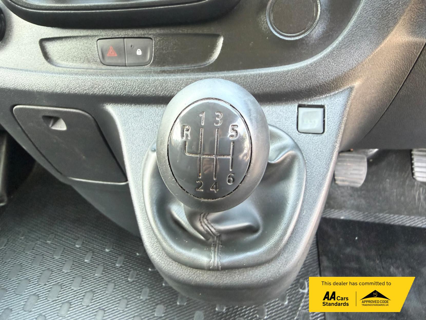 2016 Vauxhall Vivaro 1.6 CDTi 2900 ecoFLEX Panel Van 5dr Diesel Manual L1 H1 Euro 5 (s/s) (90 ps) - Thumbnail 32