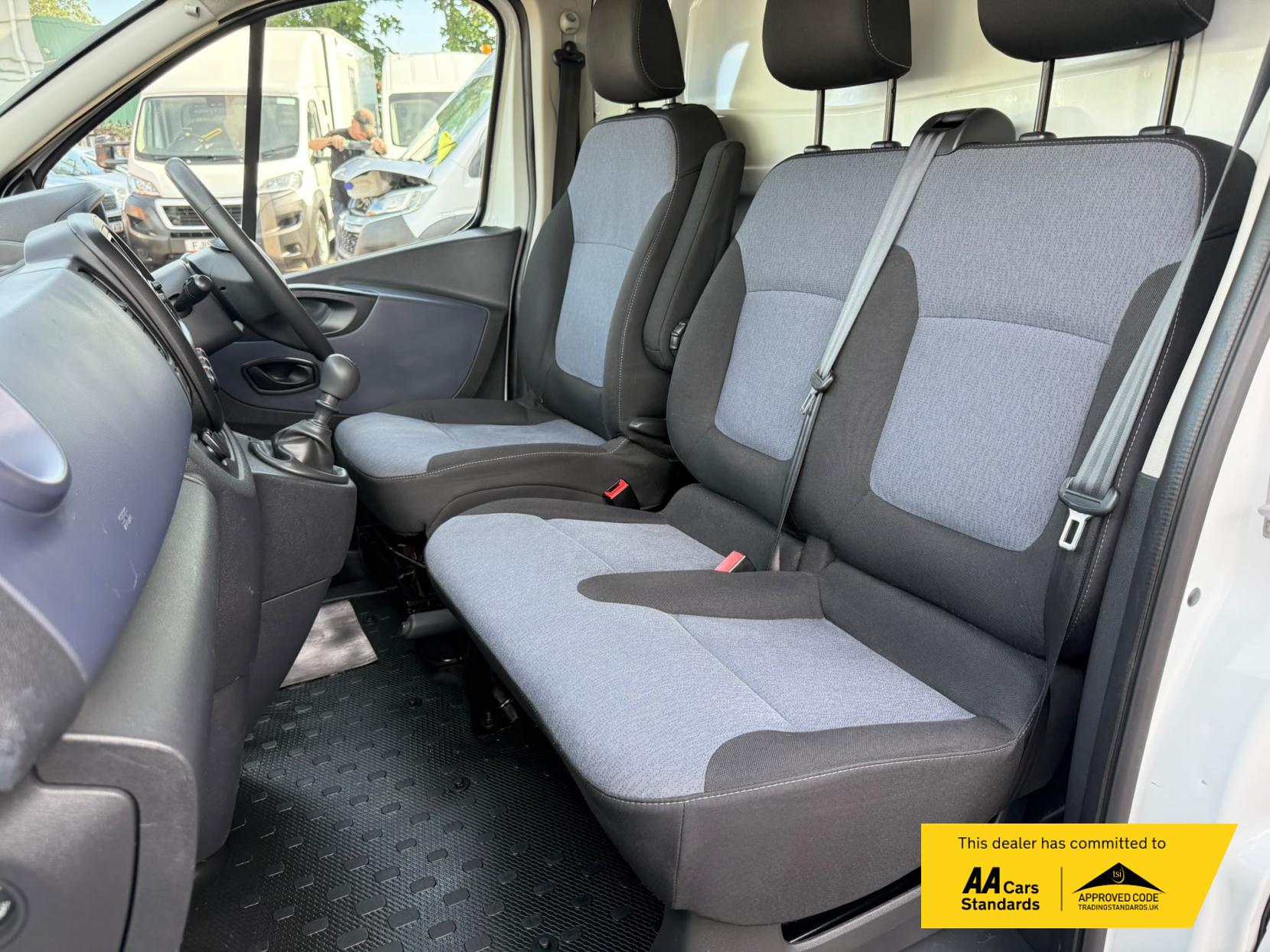 2016 Vauxhall Vivaro 1.6 CDTi 2900 ecoFLEX Panel Van 5dr Diesel Manual L1 H1 Euro 5 (s/s) (90 ps) - Thumbnail 20