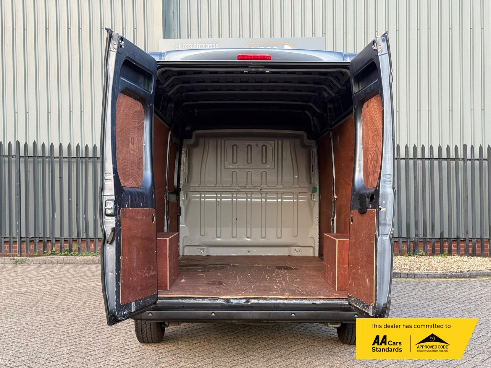 2022 Peugeot Boxer 2.2 BlueHDi 335 Professional Panel Van 5dr Diesel Manual L3 H2 Euro 6 (s/s) (140 ps) - Thumbnail 47