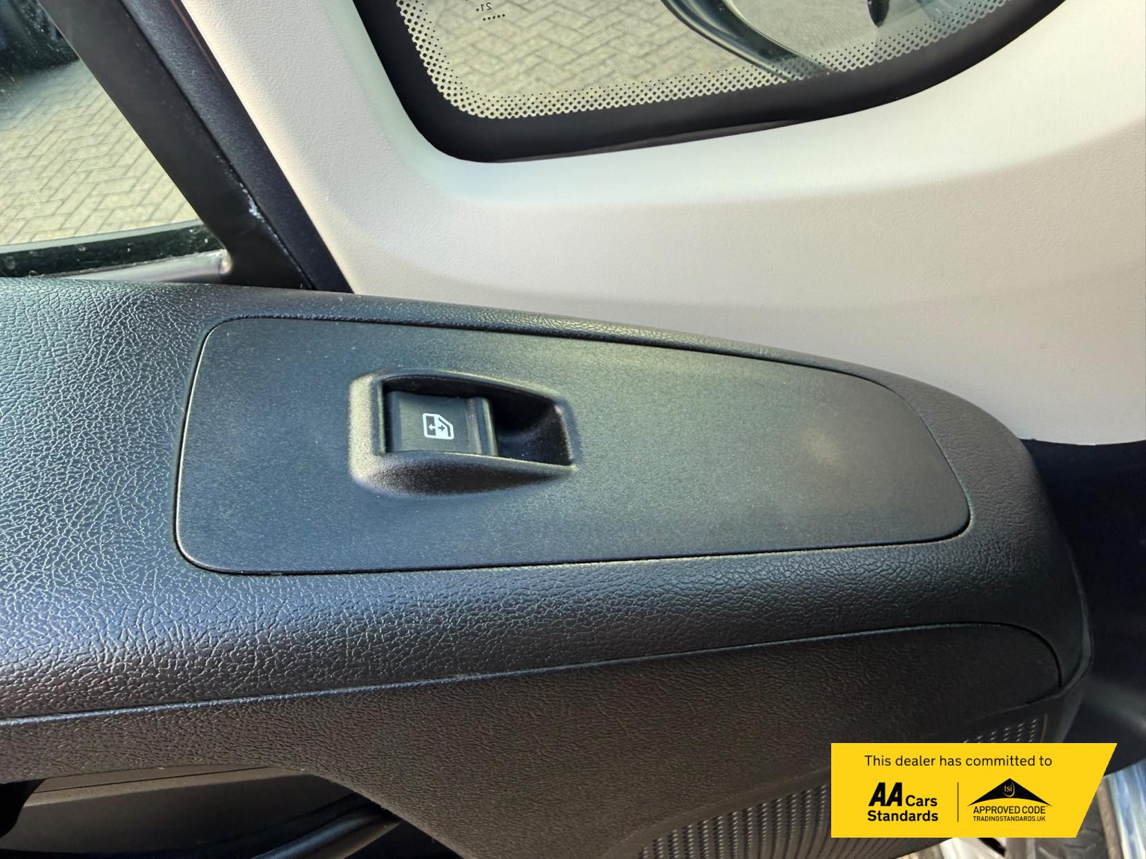 2022 Peugeot Boxer 2.2 BlueHDi 335 Professional Panel Van 5dr Diesel Manual L3 H2 Euro 6 (s/s) (140 ps) - Thumbnail 40