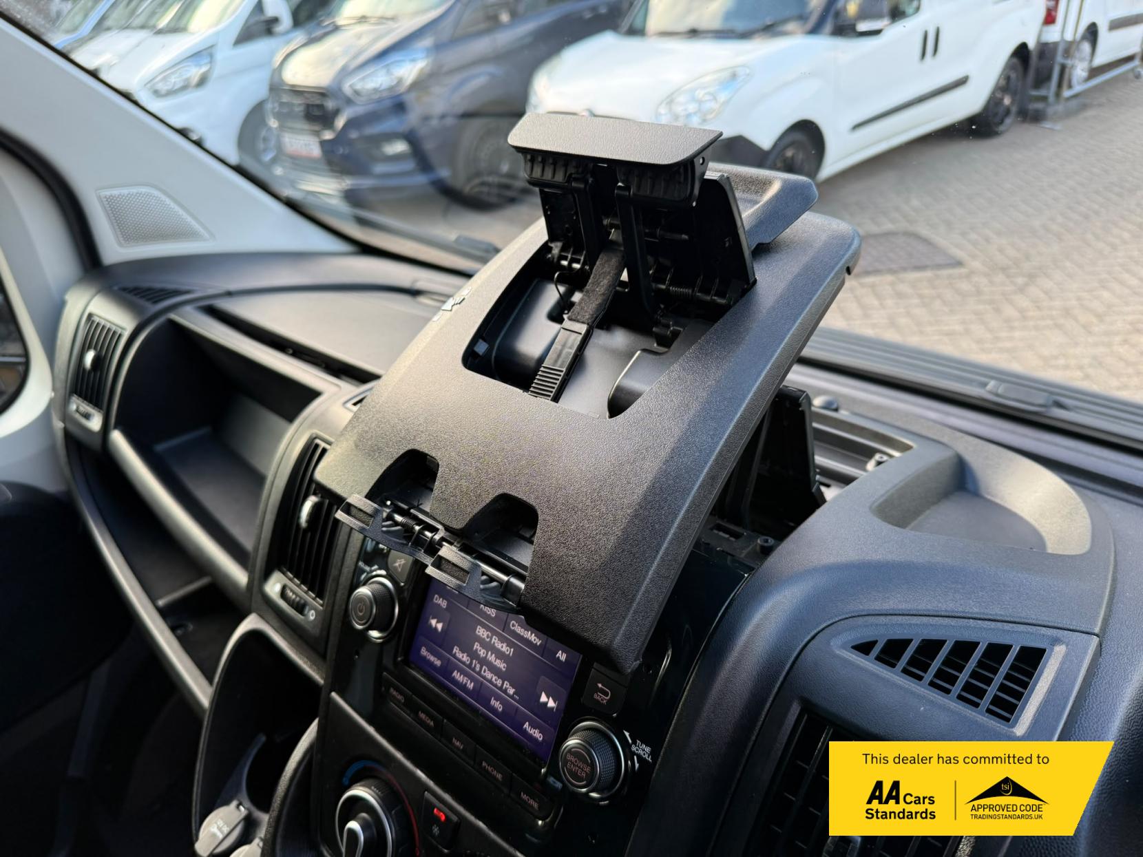 2022 Peugeot Boxer 2.2 BlueHDi 335 Professional Panel Van 5dr Diesel Manual L3 H2 Euro 6 (s/s) (140 ps) - Thumbnail 25