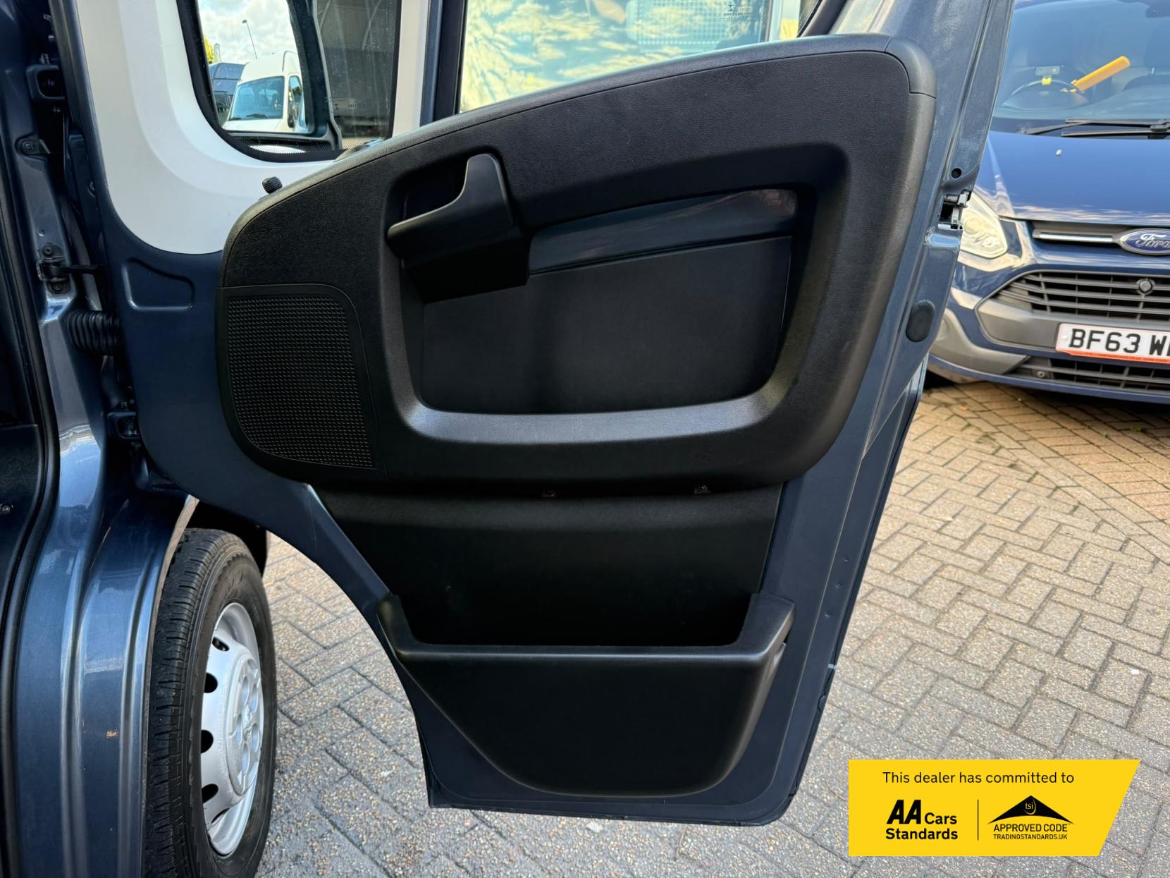2022 Peugeot Boxer 2.2 BlueHDi 335 Professional Panel Van 5dr Diesel Manual L3 H2 Euro 6 (s/s) (140 ps) - Thumbnail 16