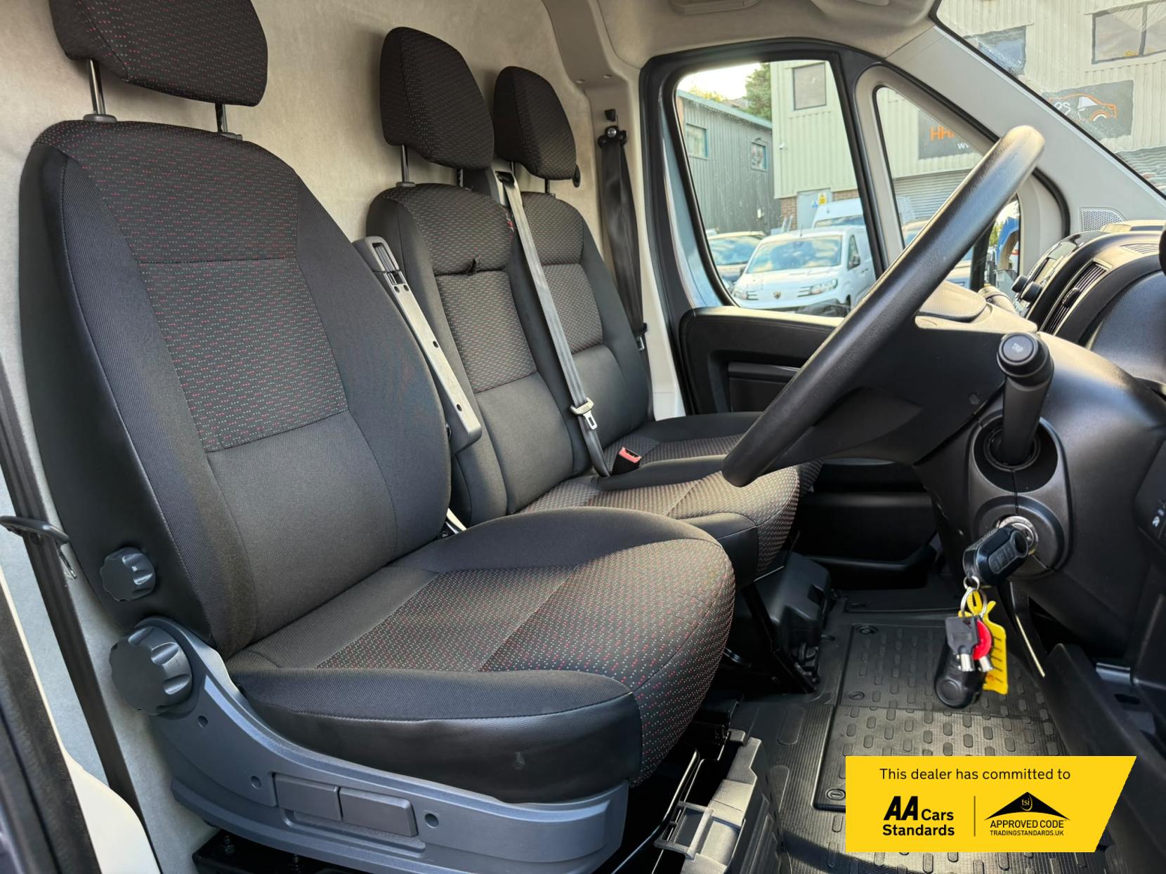 2022 Peugeot Boxer 2.2 BlueHDi 335 Professional Panel Van 5dr Diesel Manual L3 H2 Euro 6 (s/s) (140 ps) - Thumbnail 34