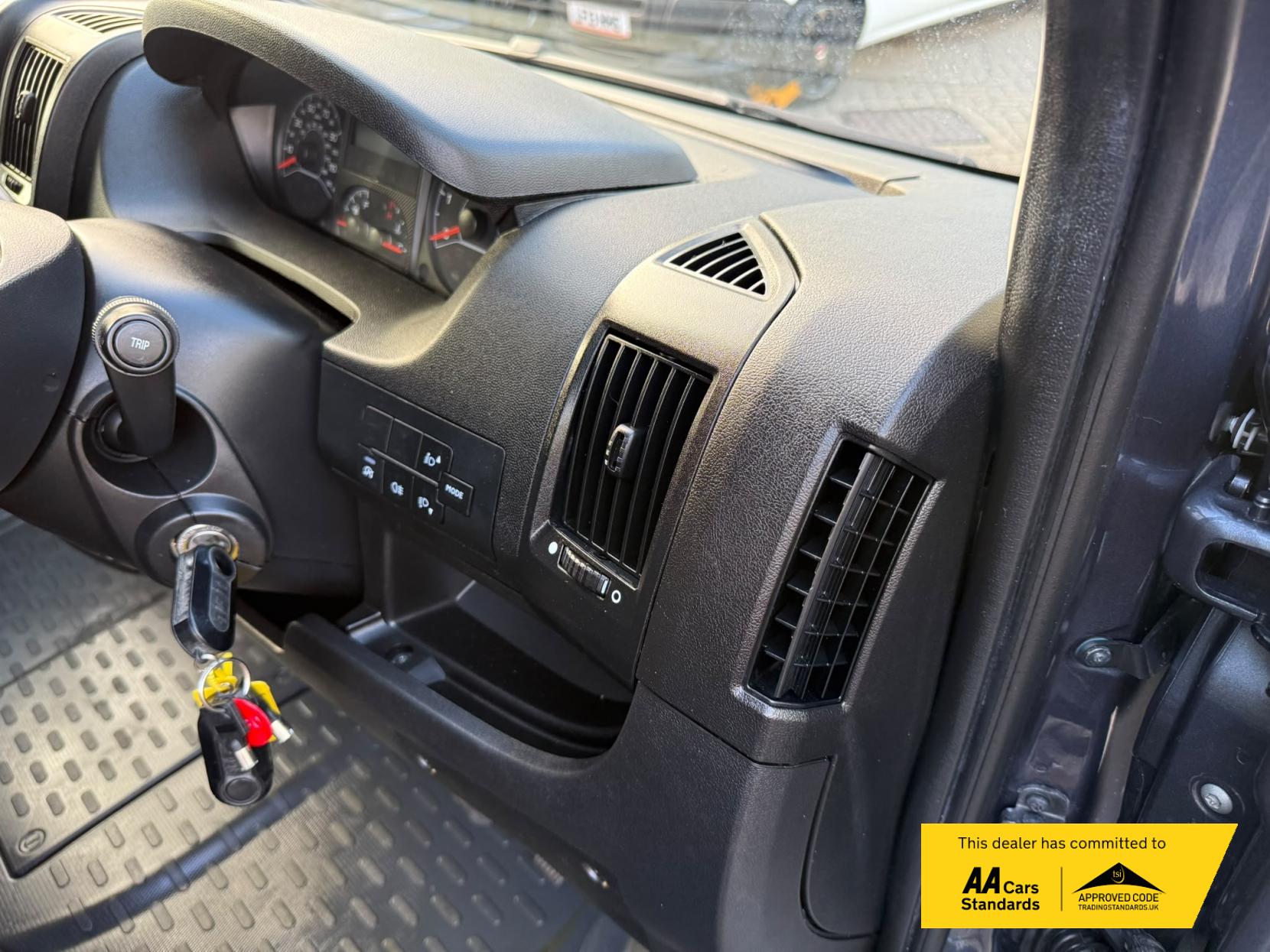 2022 Peugeot Boxer 2.2 BlueHDi 335 Professional Panel Van 5dr Diesel Manual L3 H2 Euro 6 (s/s) (140 ps) - Thumbnail 24
