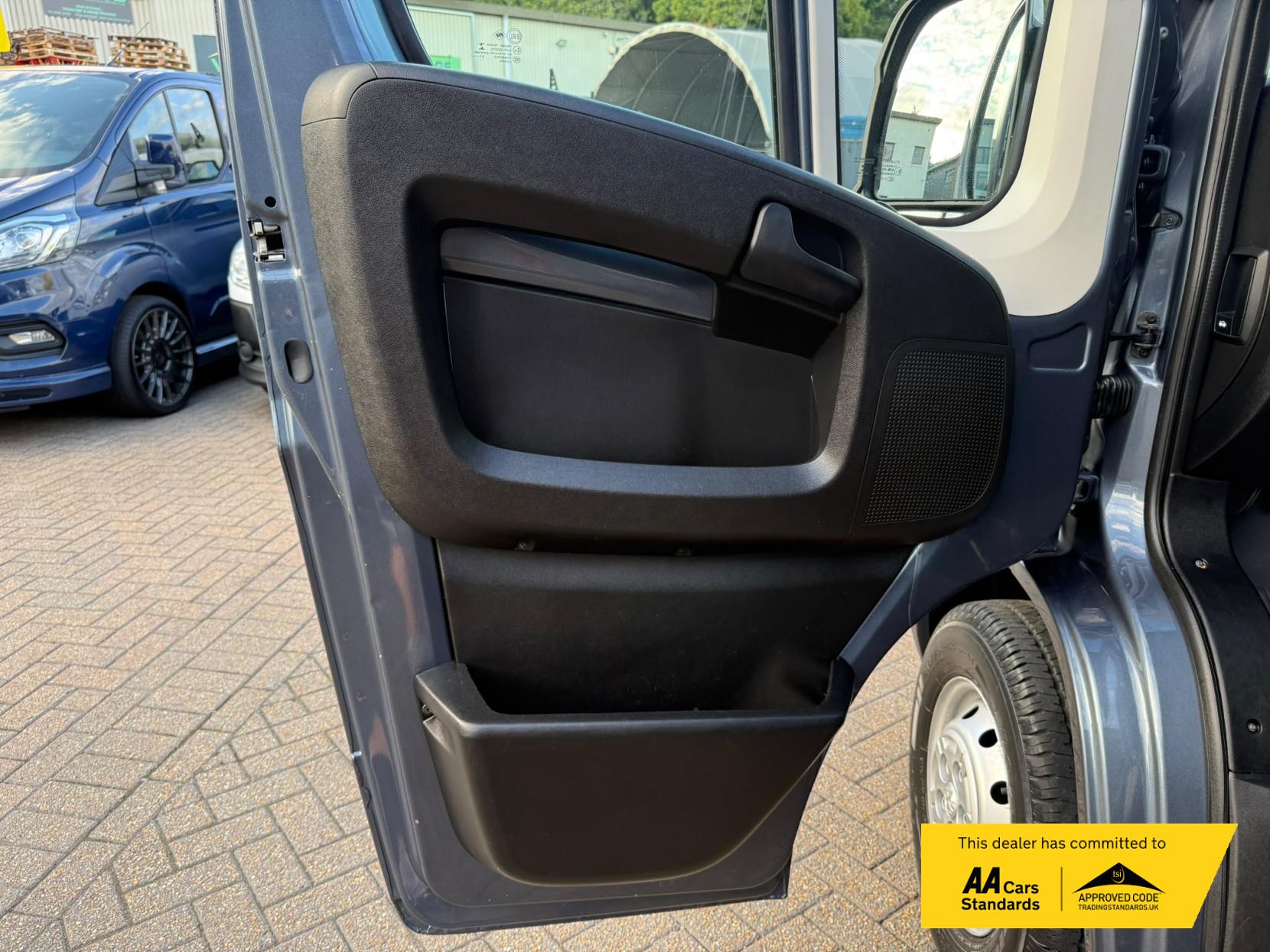 2022 Peugeot Boxer 2.2 BlueHDi 335 Professional Panel Van 5dr Diesel Manual L3 H2 Euro 6 (s/s) (140 ps) - Thumbnail 35