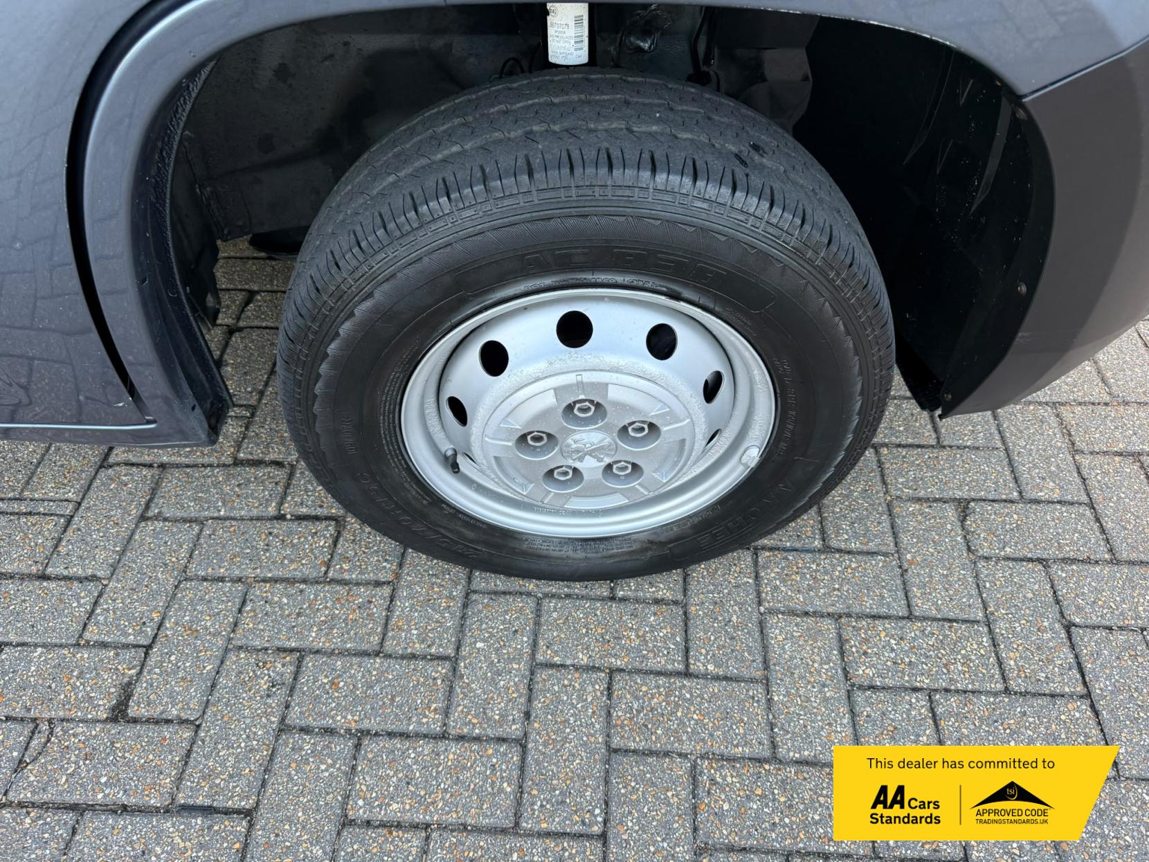 2022 Peugeot Boxer 2.2 BlueHDi 335 Professional Panel Van 5dr Diesel Manual L3 H2 Euro 6 (s/s) (140 ps) - Thumbnail 44