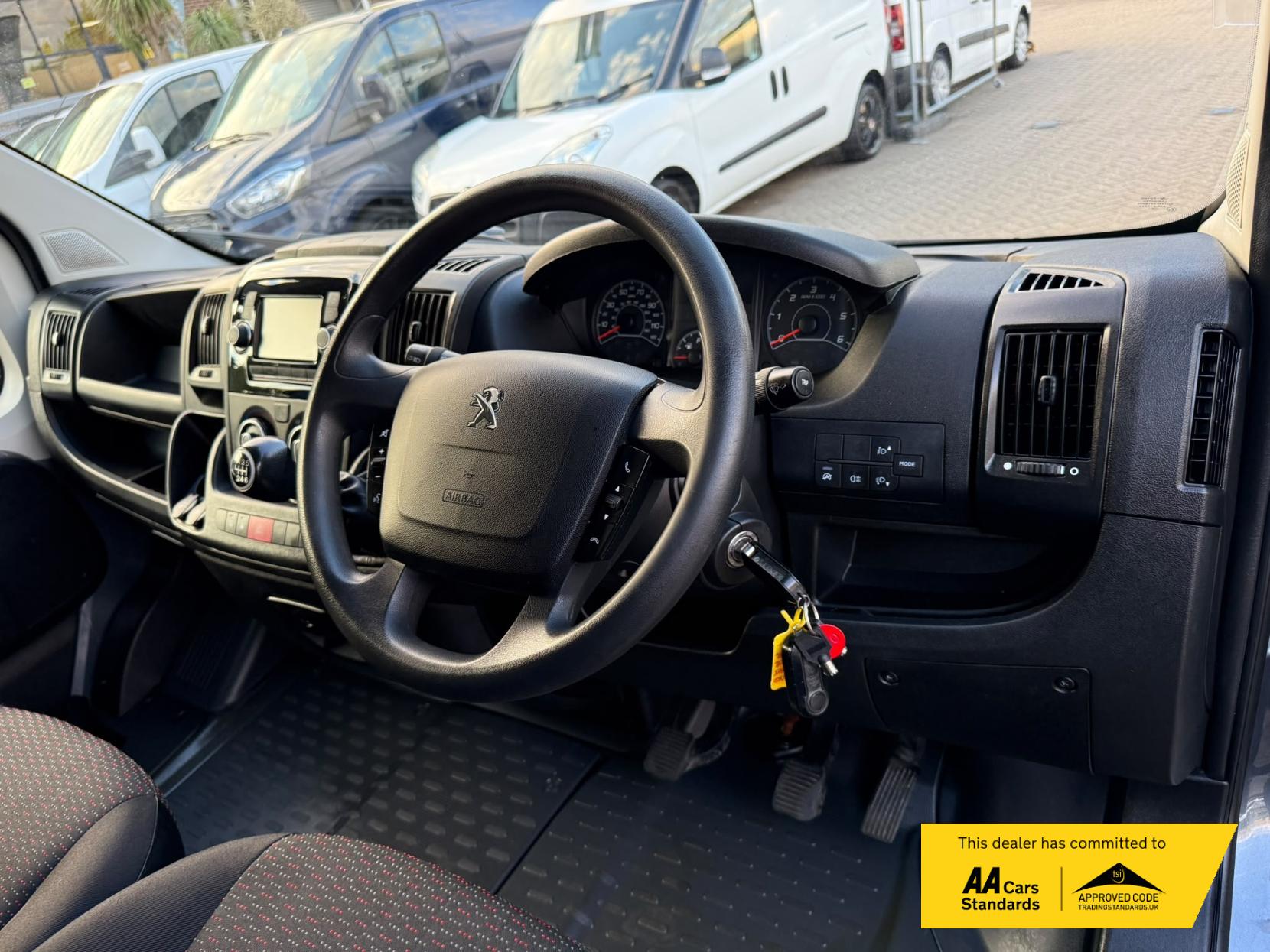 2022 Peugeot Boxer 2.2 BlueHDi 335 Professional Panel Van 5dr Diesel Manual L3 H2 Euro 6 (s/s) (140 ps) - Thumbnail 10