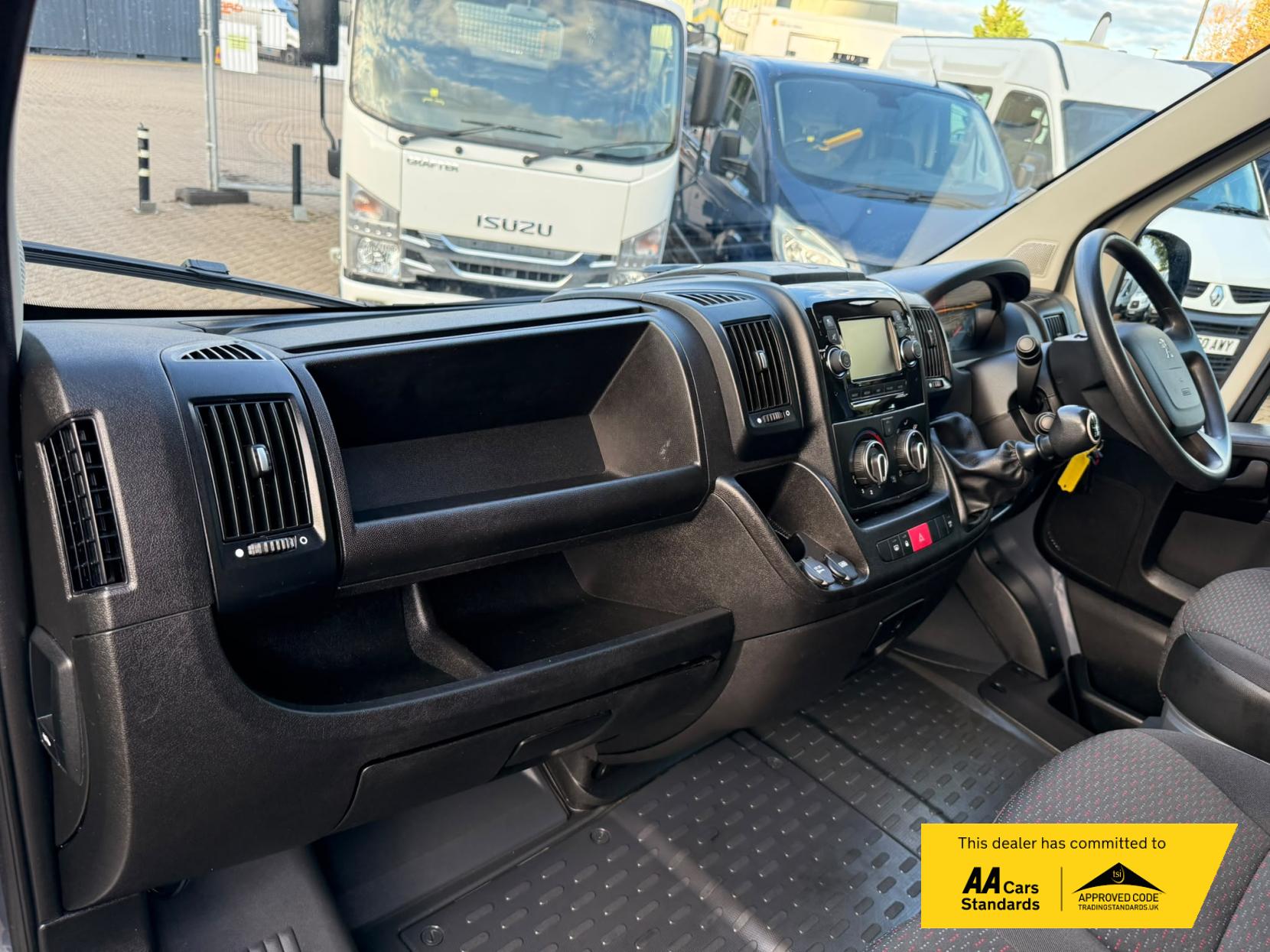 2022 Peugeot Boxer 2.2 BlueHDi 335 Professional Panel Van 5dr Diesel Manual L3 H2 Euro 6 (s/s) (140 ps) - Thumbnail 37