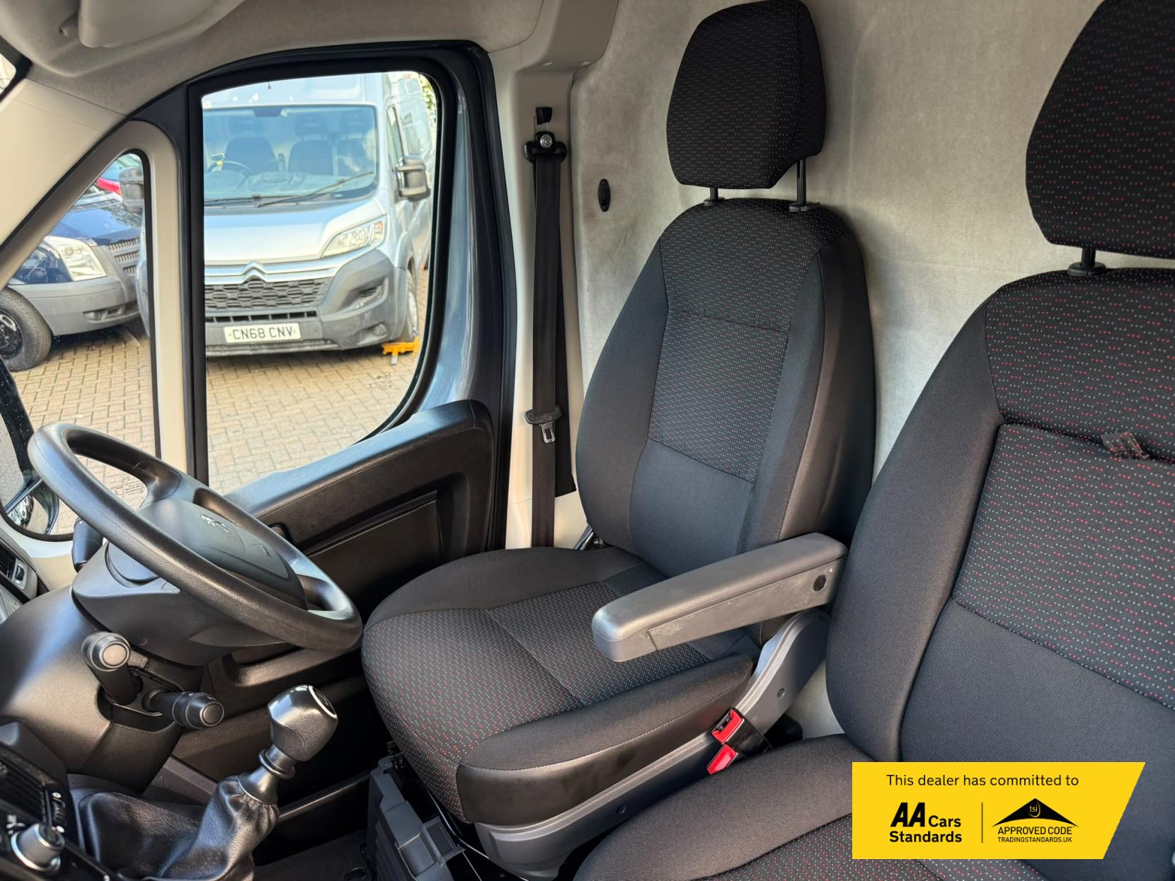 2022 Peugeot Boxer 2.2 BlueHDi 335 Professional Panel Van 5dr Diesel Manual L3 H2 Euro 6 (s/s) (140 ps) - Thumbnail 38