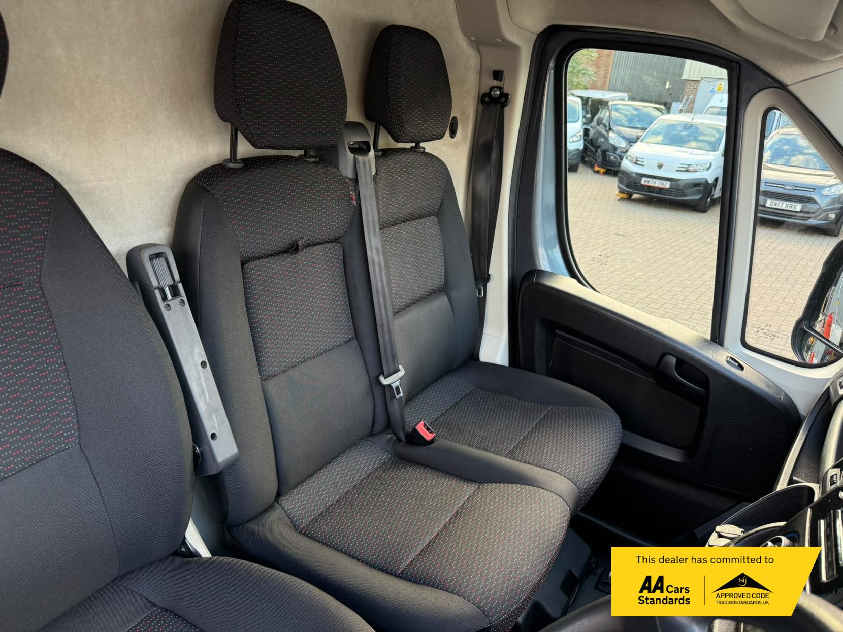2022 Peugeot Boxer 2.2 BlueHDi 335 Professional Panel Van 5dr Diesel Manual L3 H2 Euro 6 (s/s) (140 ps) - Thumbnail 33