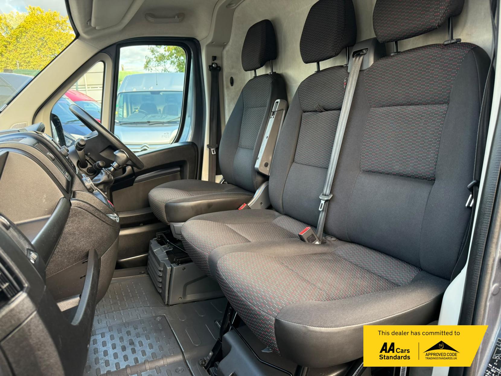 2022 Peugeot Boxer 2.2 BlueHDi 335 Professional Panel Van 5dr Diesel Manual L3 H2 Euro 6 (s/s) (140 ps) - Thumbnail 39