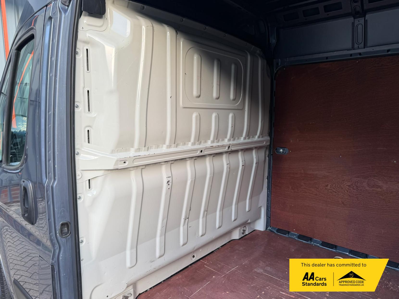 2022 Peugeot Boxer 2.2 BlueHDi 335 Professional Panel Van 5dr Diesel Manual L3 H2 Euro 6 (s/s) (140 ps) - Thumbnail 52