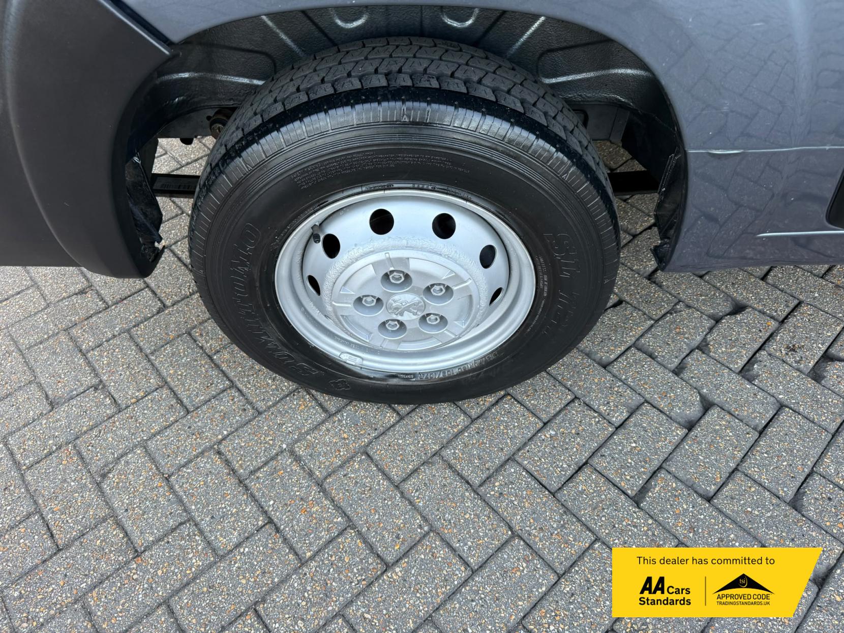 2022 Peugeot Boxer 2.2 BlueHDi 335 Professional Panel Van 5dr Diesel Manual L3 H2 Euro 6 (s/s) (140 ps) - Thumbnail 43