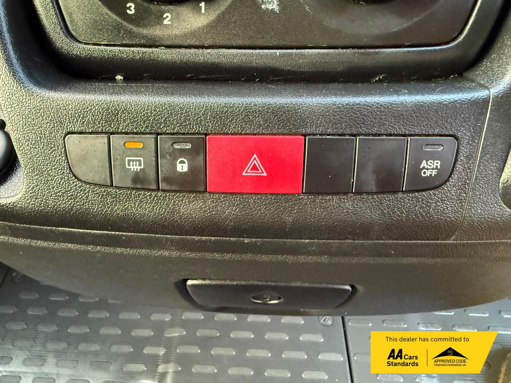 2022 Peugeot Boxer 2.2 BlueHDi 335 Professional Panel Van 5dr Diesel Manual L3 H2 Euro 6 (s/s) (140 ps) - Thumbnail 27