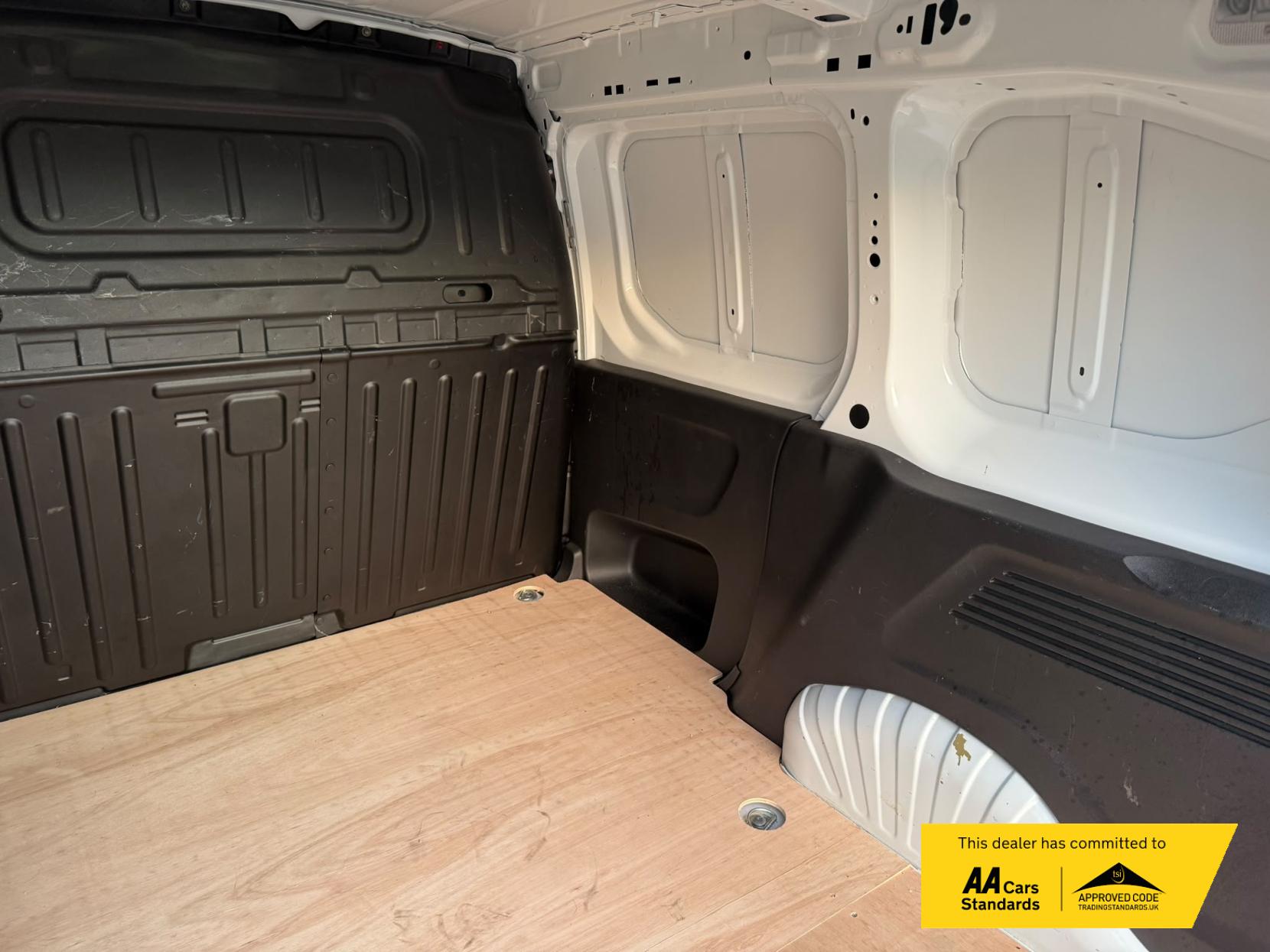 2020 Vauxhall Combo 1.6 Turbo D 2000 Edition Panel Van 4dr Diesel Manual L1 H1 Euro 6 (s/s) (100 ps) - Thumbnail 14