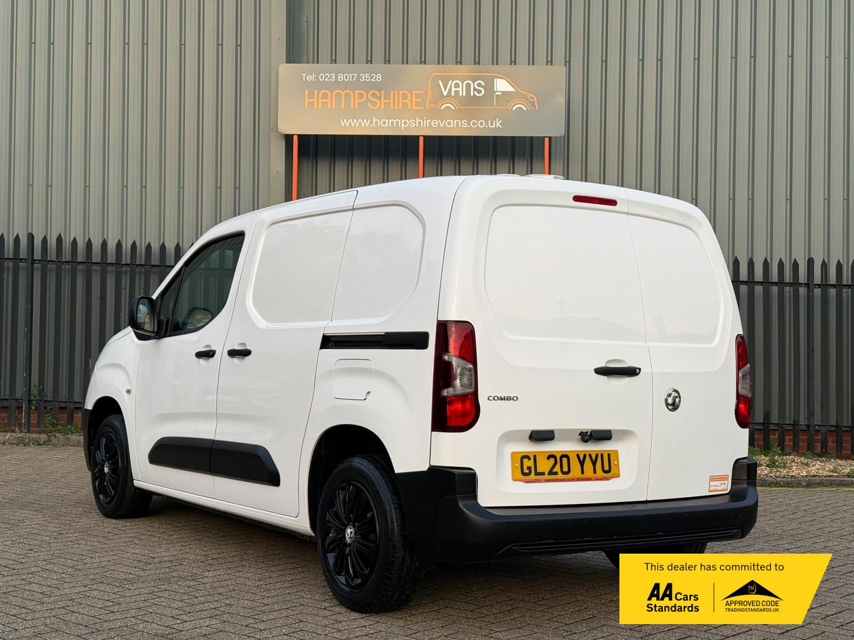 2020 Vauxhall Combo 1.6 Turbo D 2000 Edition Panel Van 4dr Diesel Manual L1 H1 Euro 6 (s/s) (100 ps) - Thumbnail 3