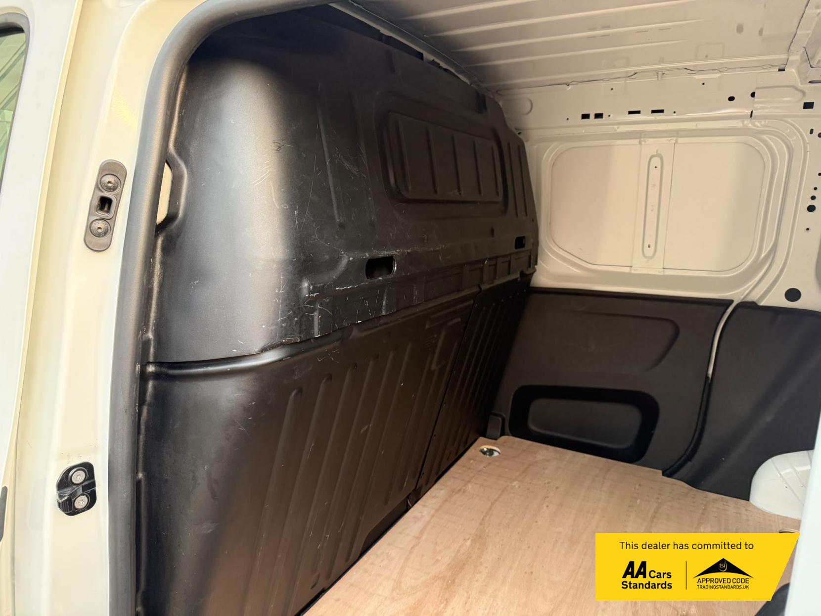 2020 Vauxhall Combo 1.6 Turbo D 2000 Edition Panel Van 4dr Diesel Manual L1 H1 Euro 6 (s/s) (100 ps) - Thumbnail 15