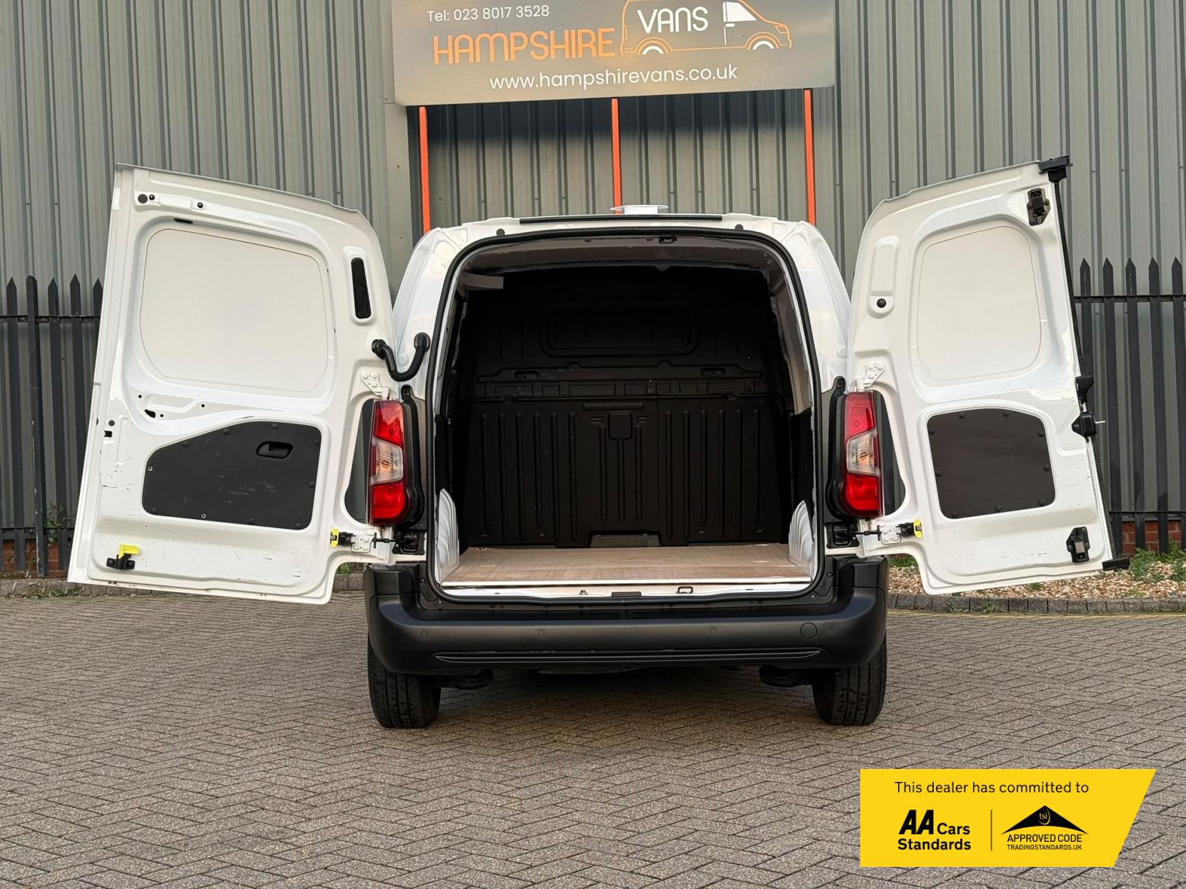 2020 Vauxhall Combo 1.6 Turbo D 2000 Edition Panel Van 4dr Diesel Manual L1 H1 Euro 6 (s/s) (100 ps) - Thumbnail 10