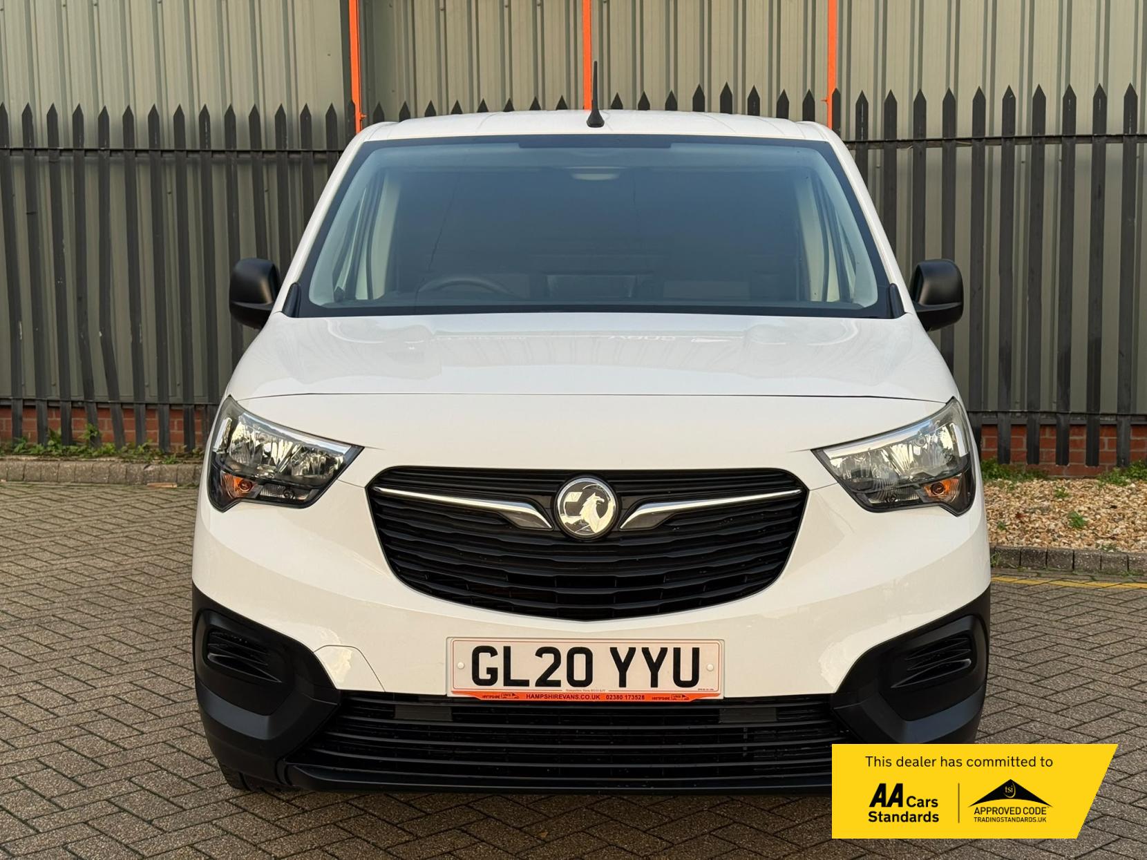 2020 Vauxhall Combo 1.6 Turbo D 2000 Edition Panel Van 4dr Diesel Manual L1 H1 Euro 6 (s/s) (100 ps) - Thumbnail 11