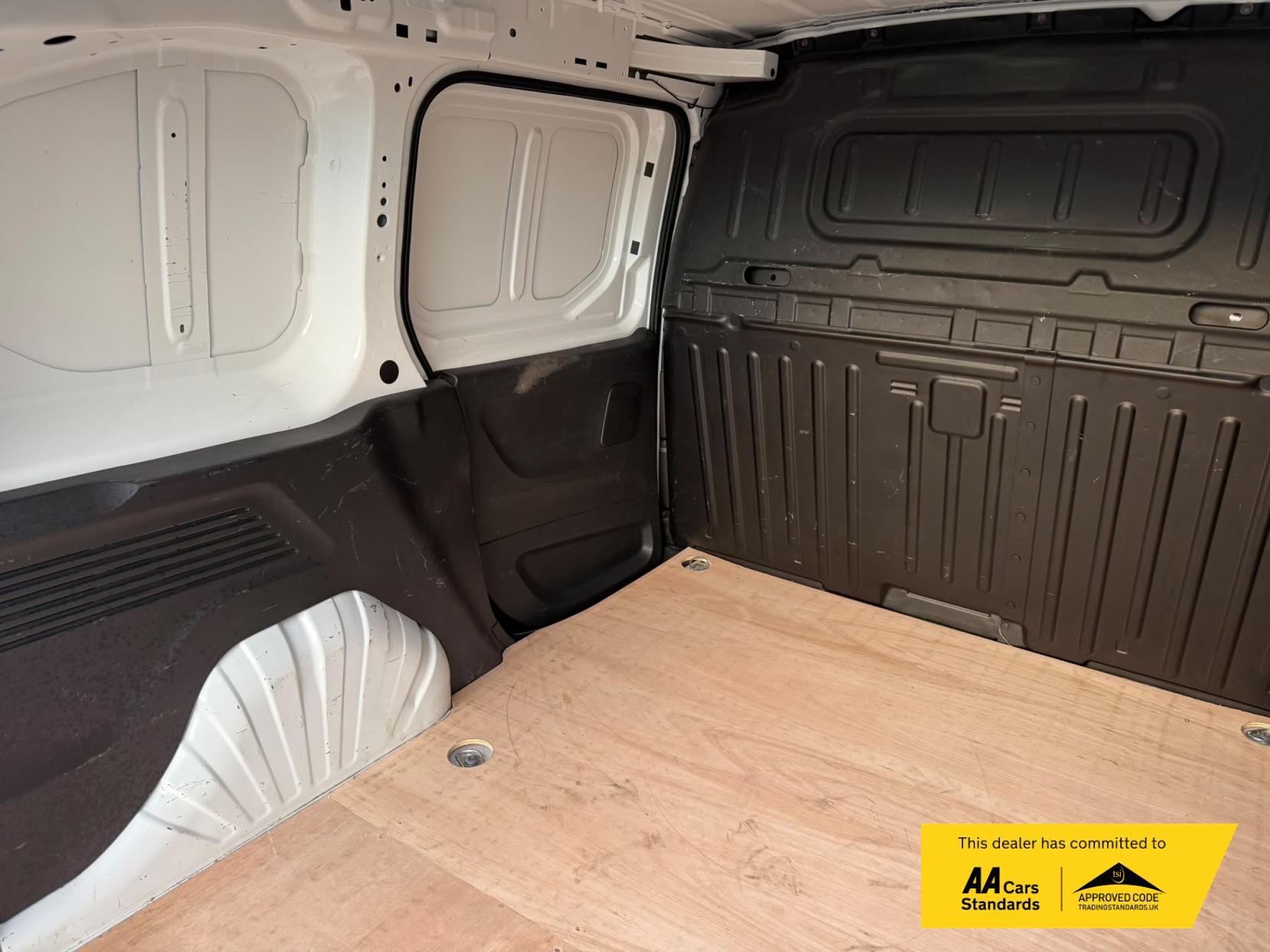 2020 Vauxhall Combo 1.6 Turbo D 2000 Edition Panel Van 4dr Diesel Manual L1 H1 Euro 6 (s/s) (100 ps) - Thumbnail 13