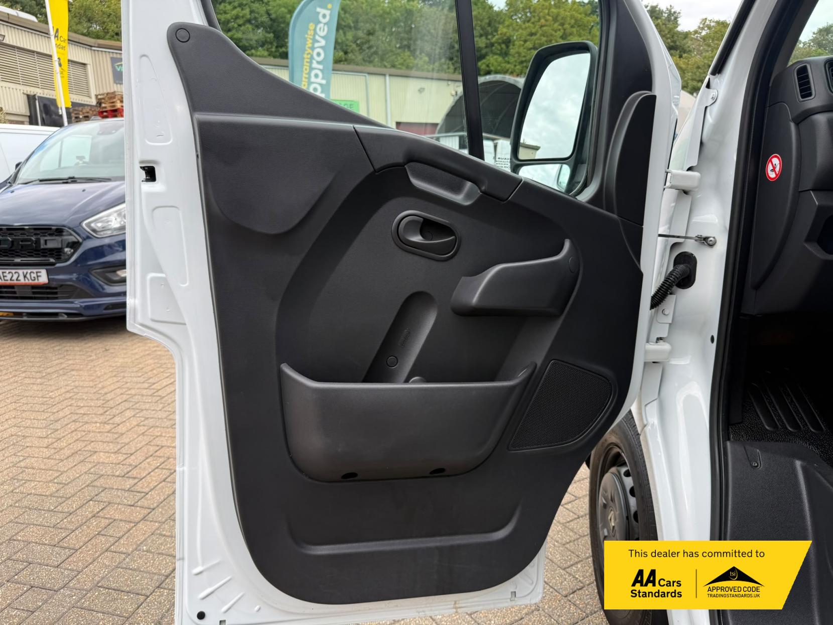 2020 Renault Master 2.3 dCi 35 Business Tipper 2dr Diesel Manual FWD LWB Euro 6 (Aluminium, Tool Box) (135 ps) - Thumbnail 33