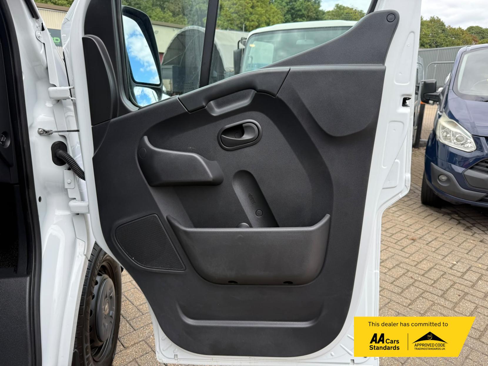 2020 Renault Master 2.3 dCi 35 Business Tipper 2dr Diesel Manual FWD LWB Euro 6 (Aluminium, Tool Box) (135 ps) - Thumbnail 57