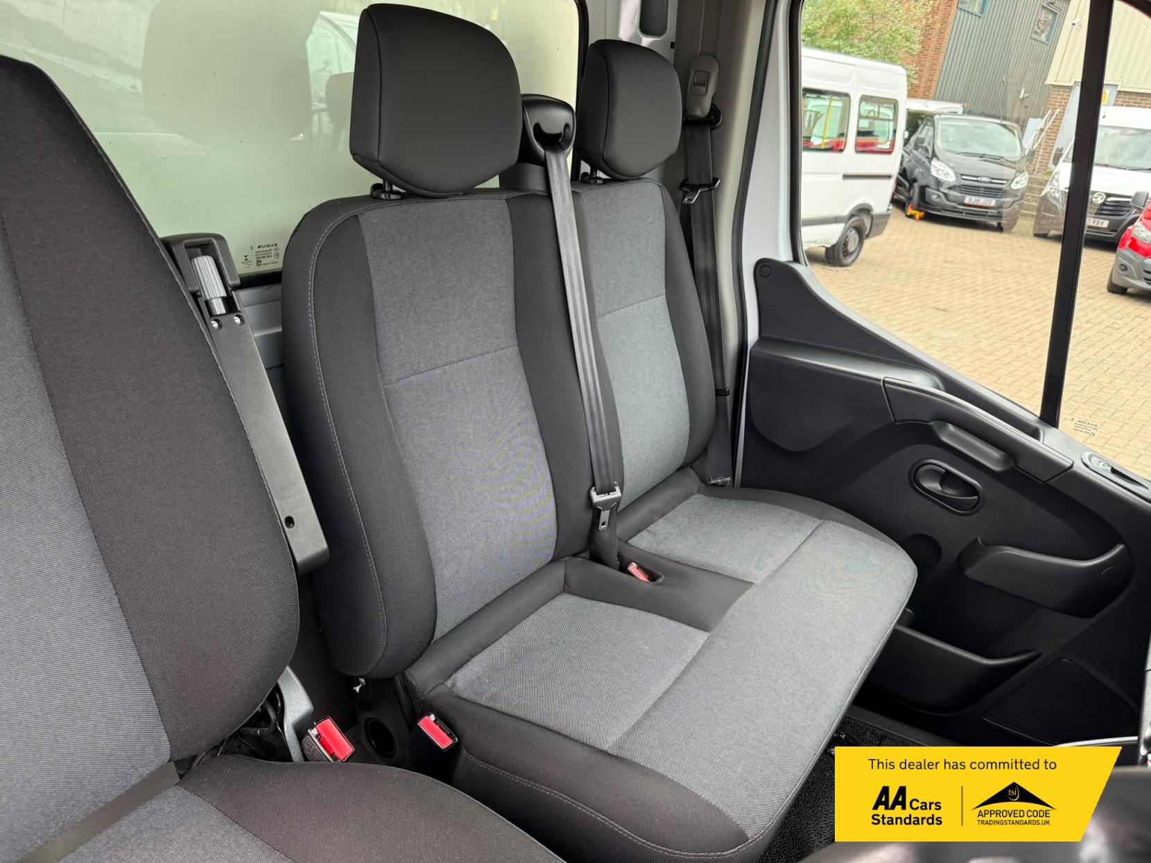 2020 Renault Master 2.3 dCi 35 Business Tipper 2dr Diesel Manual FWD LWB Euro 6 (Aluminium, Tool Box) (135 ps) - Thumbnail 31