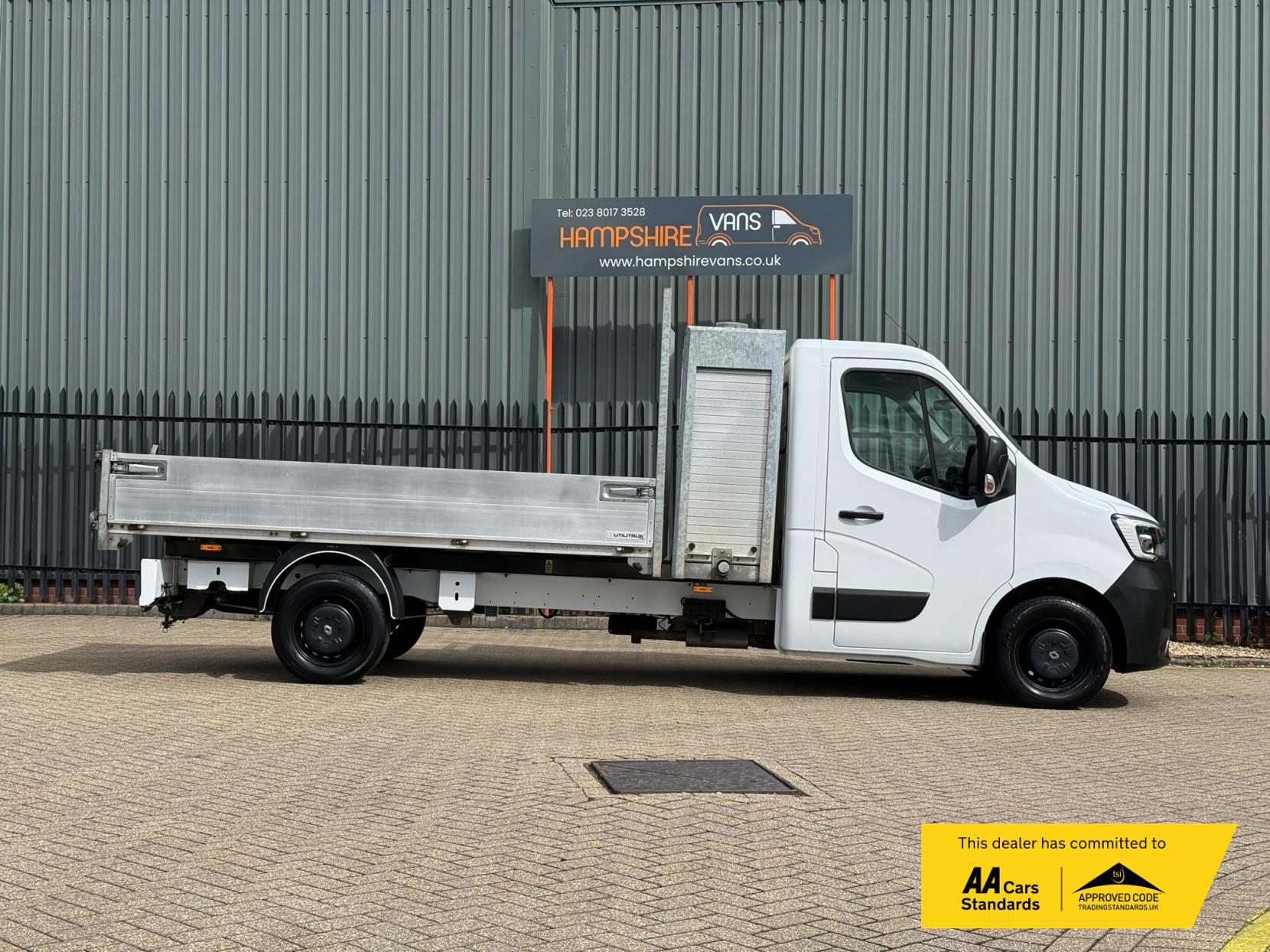 2020 Renault Master 2.3 dCi 35 Business Tipper 2dr Diesel Manual FWD LWB Euro 6 (Aluminium, Tool Box) (135 ps) - Thumbnail 9
