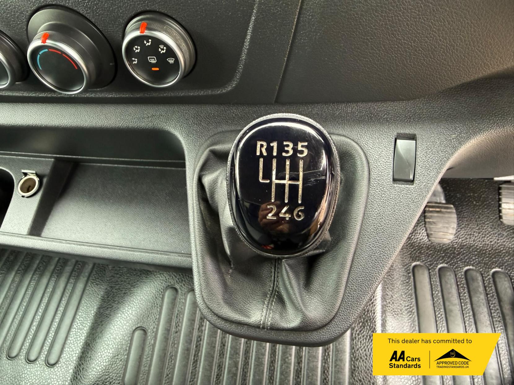 2020 Renault Master 2.3 dCi 35 Business Tipper 2dr Diesel Manual FWD LWB Euro 6 (Aluminium, Tool Box) (135 ps) - Thumbnail 46