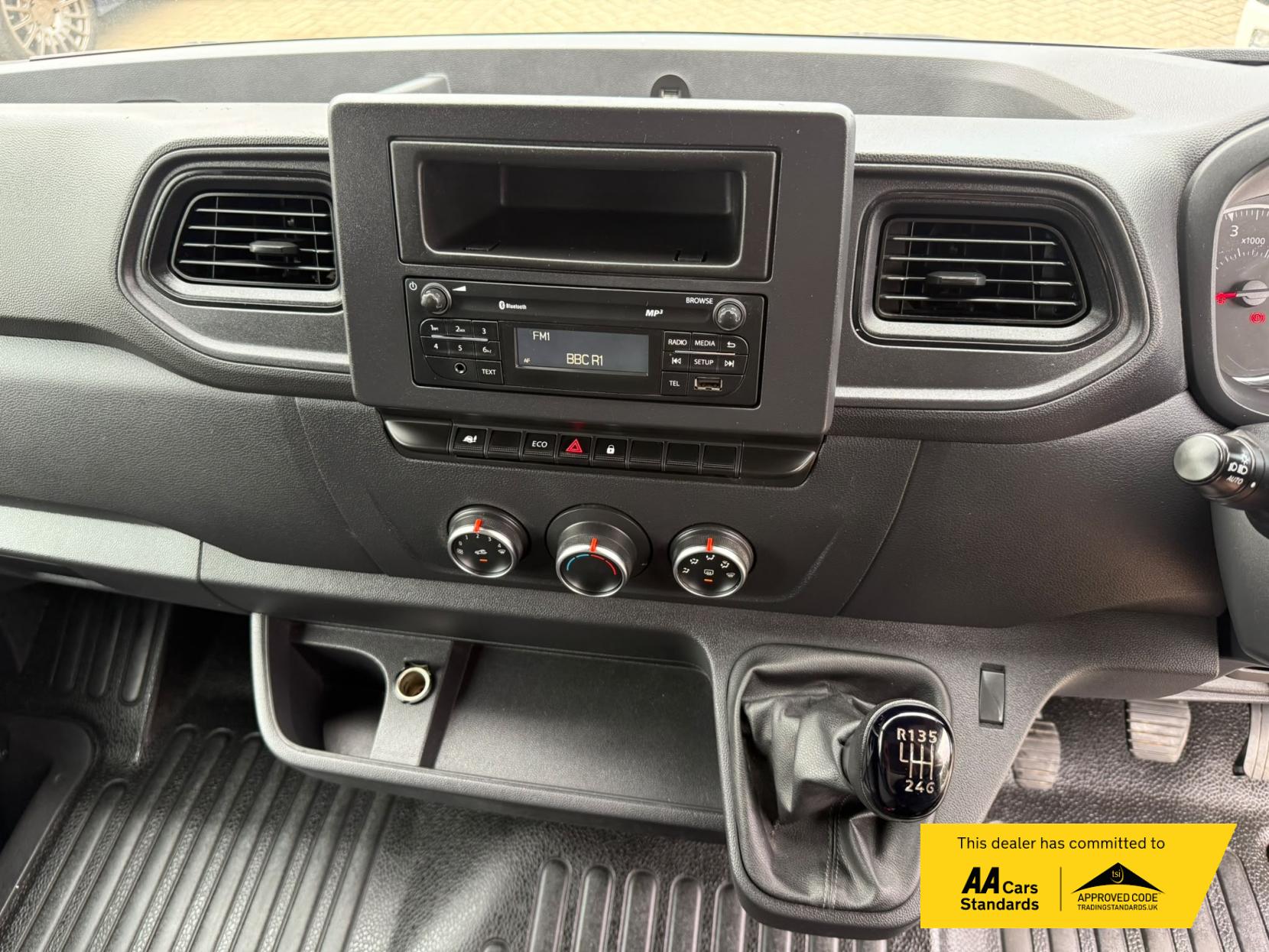 2020 Renault Master 2.3 dCi 35 Business Tipper 2dr Diesel Manual FWD LWB Euro 6 (Aluminium, Tool Box) (135 ps) - Thumbnail 37